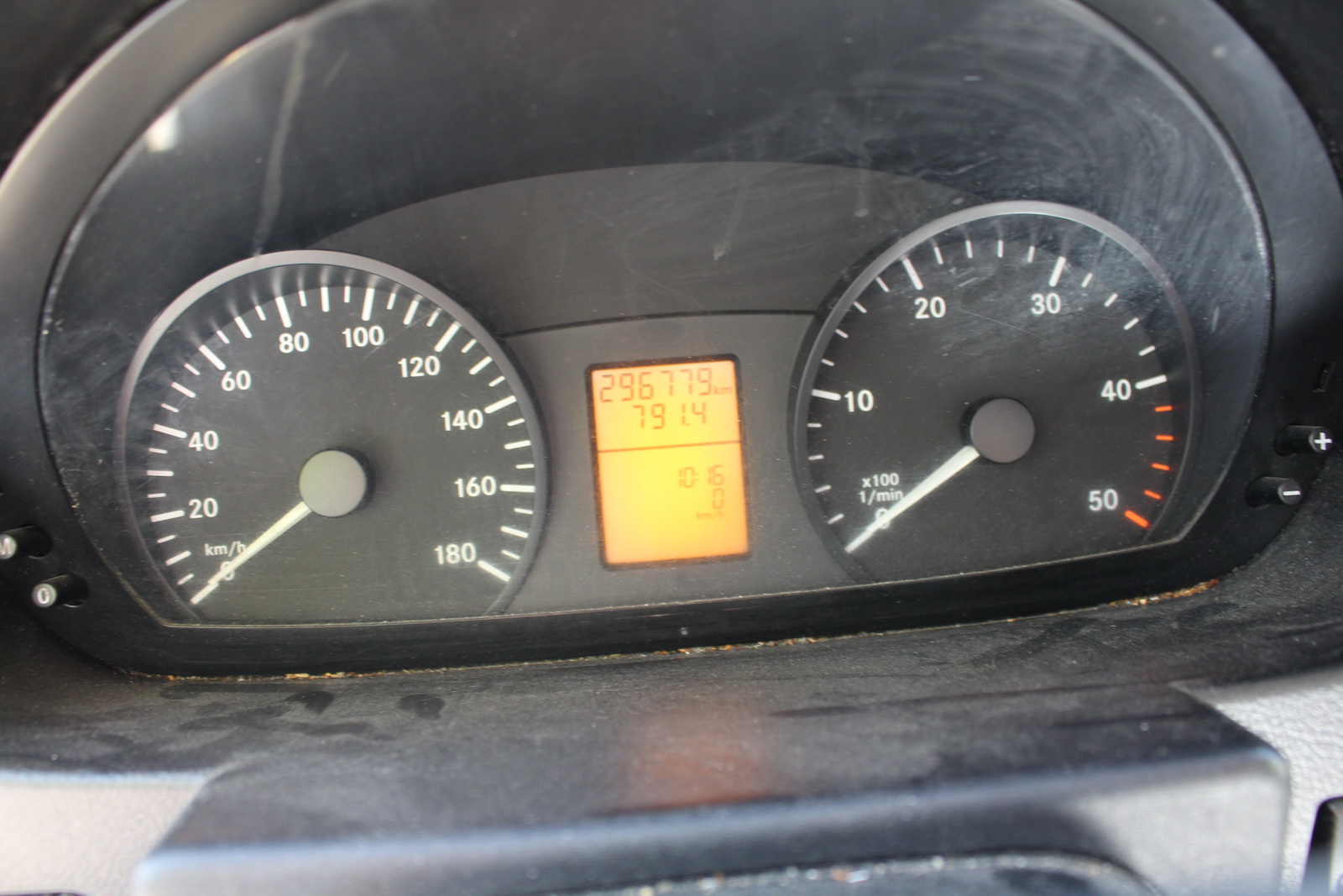 Hűtős kisteherautó 2