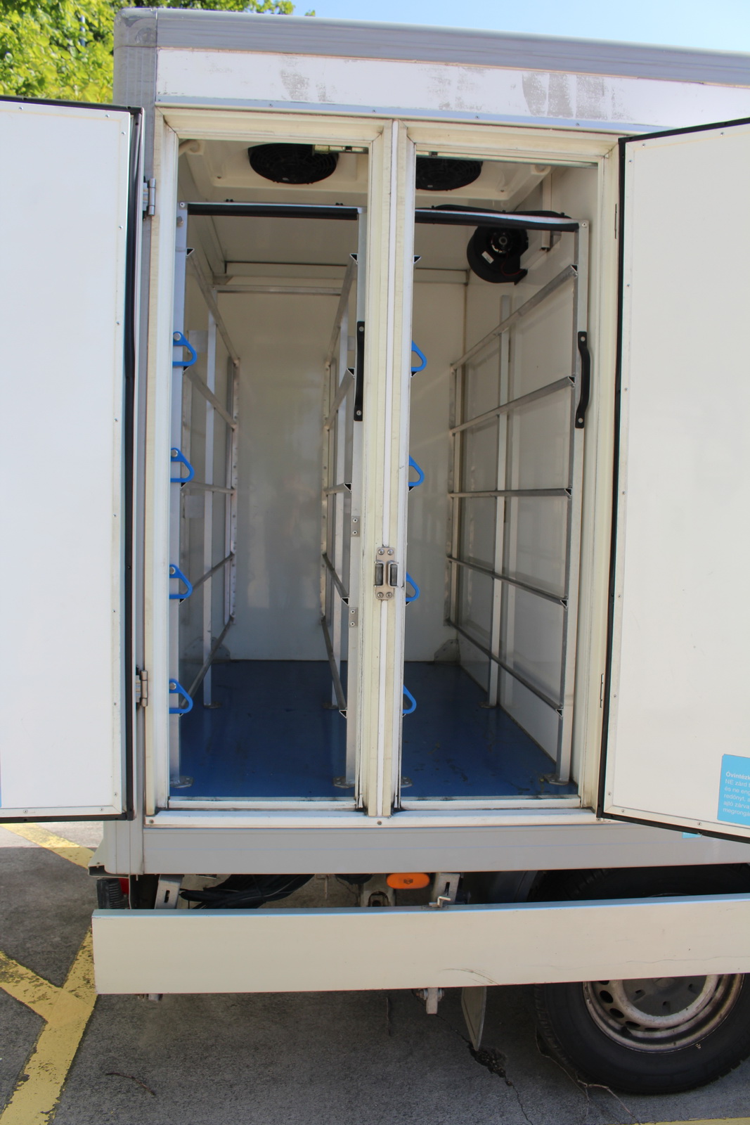 Hűtős kisteherautó 6