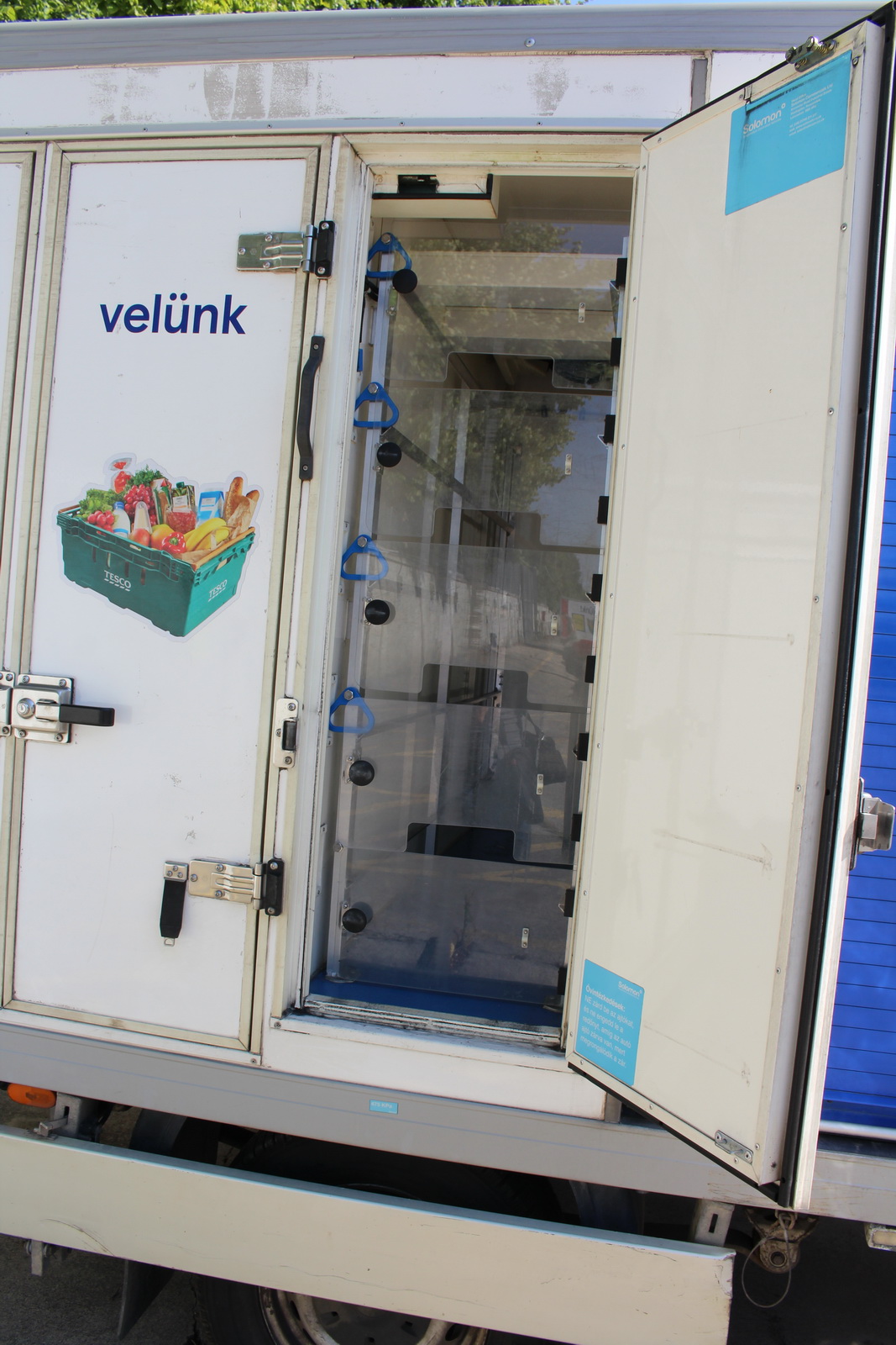 Hűtős kisteherautó 7