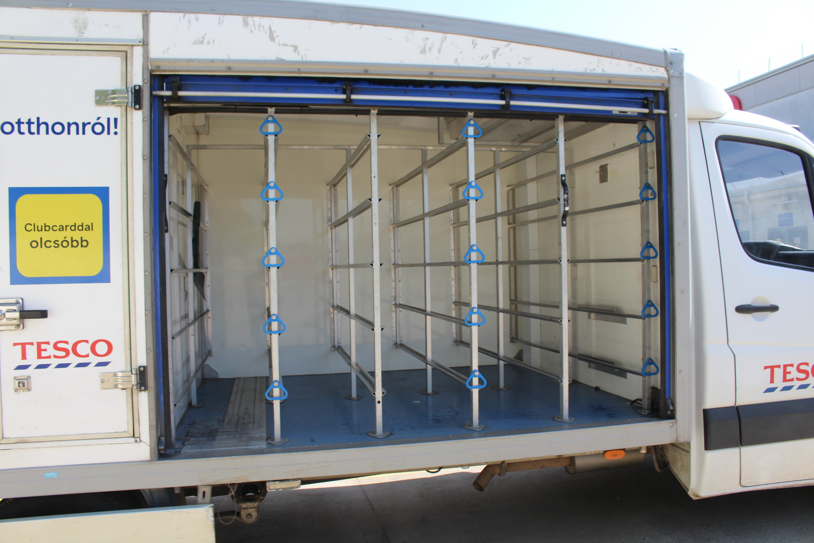 Hűtős kisteherautó 8