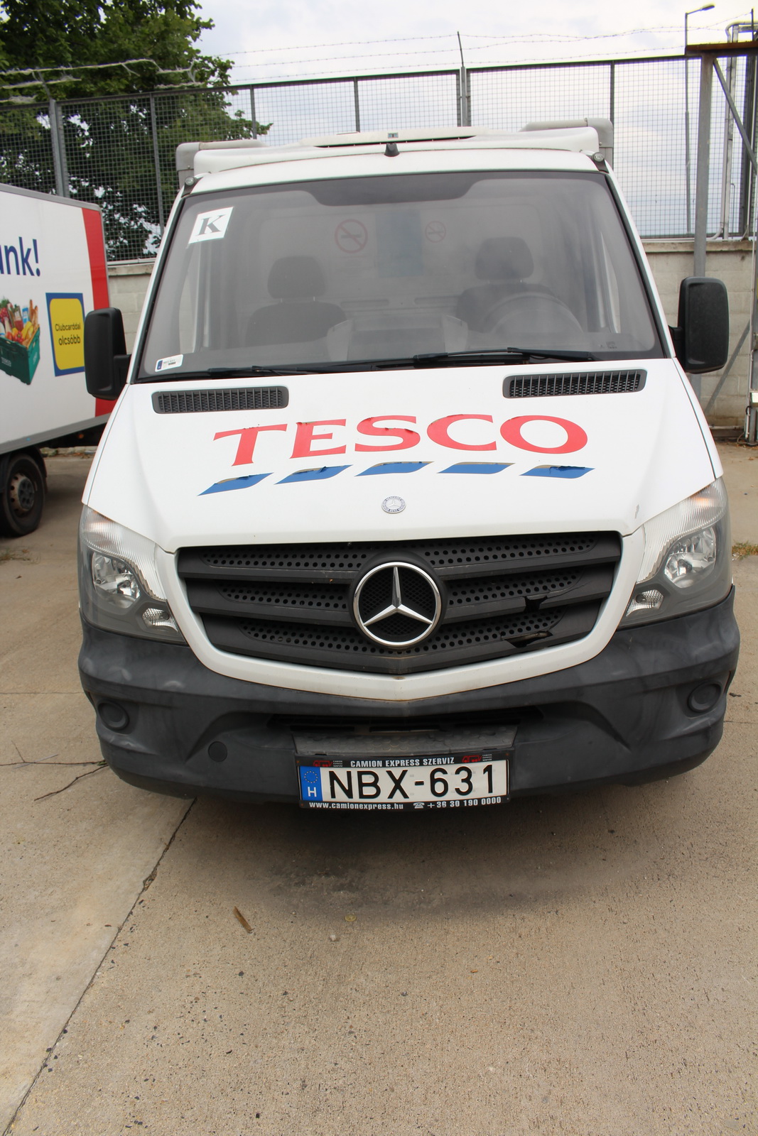 Hűtős kisteherautó 2