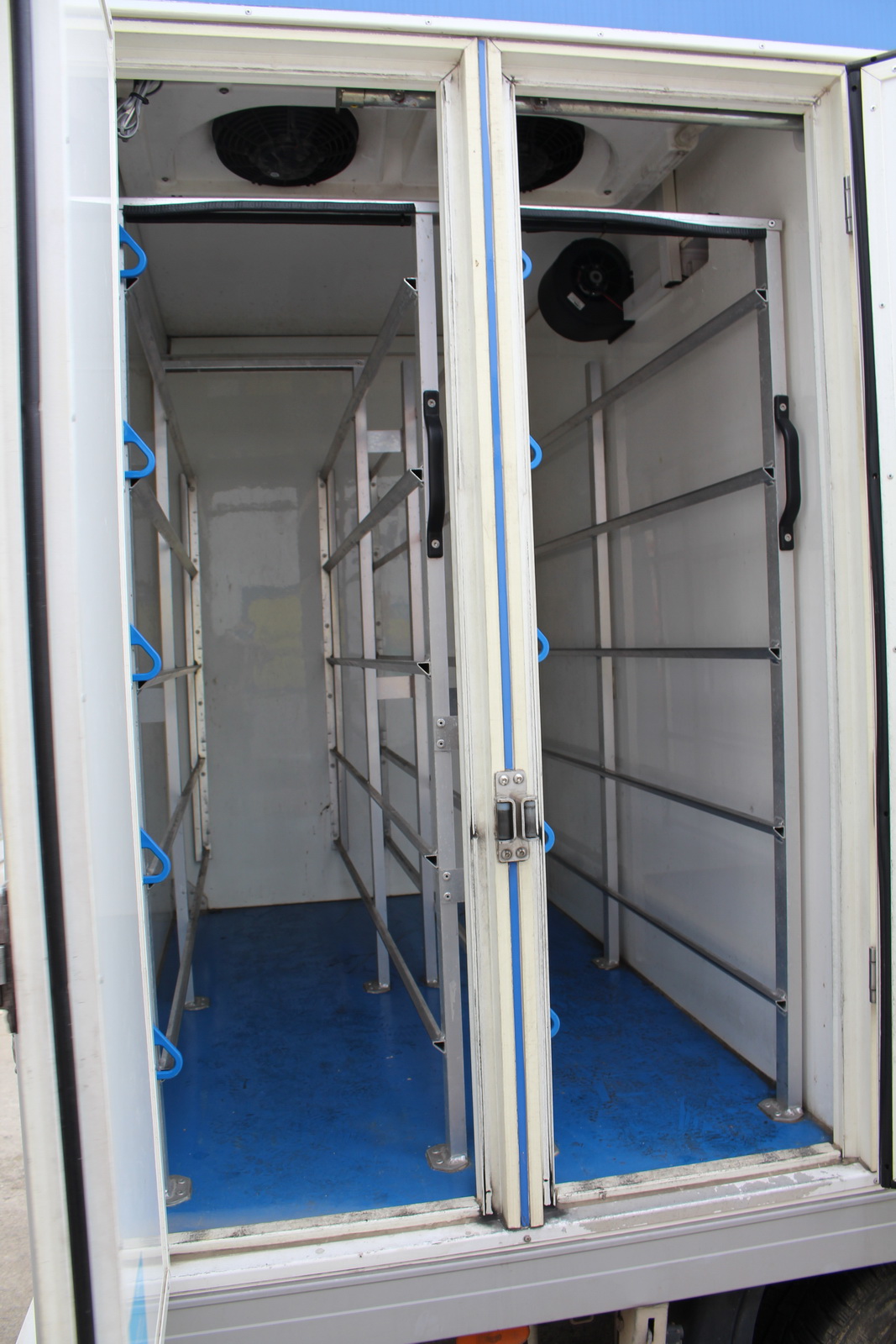 Hűtős kisteherautó 5