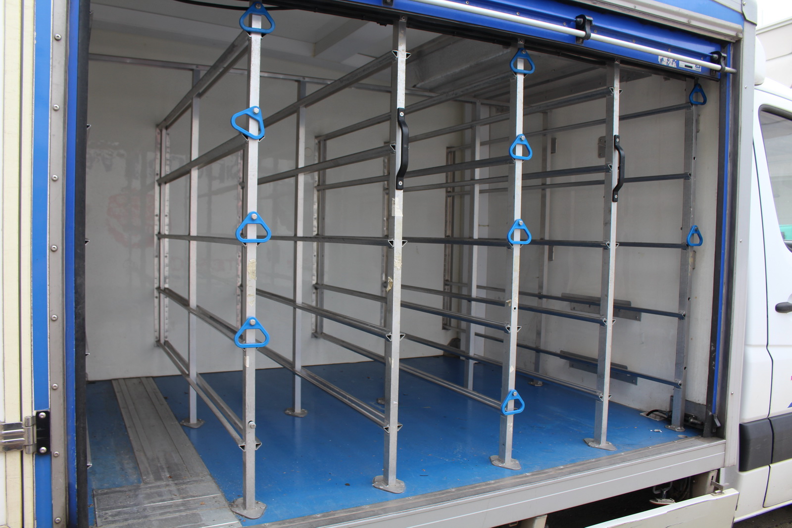 Hűtős kisteherautó 7