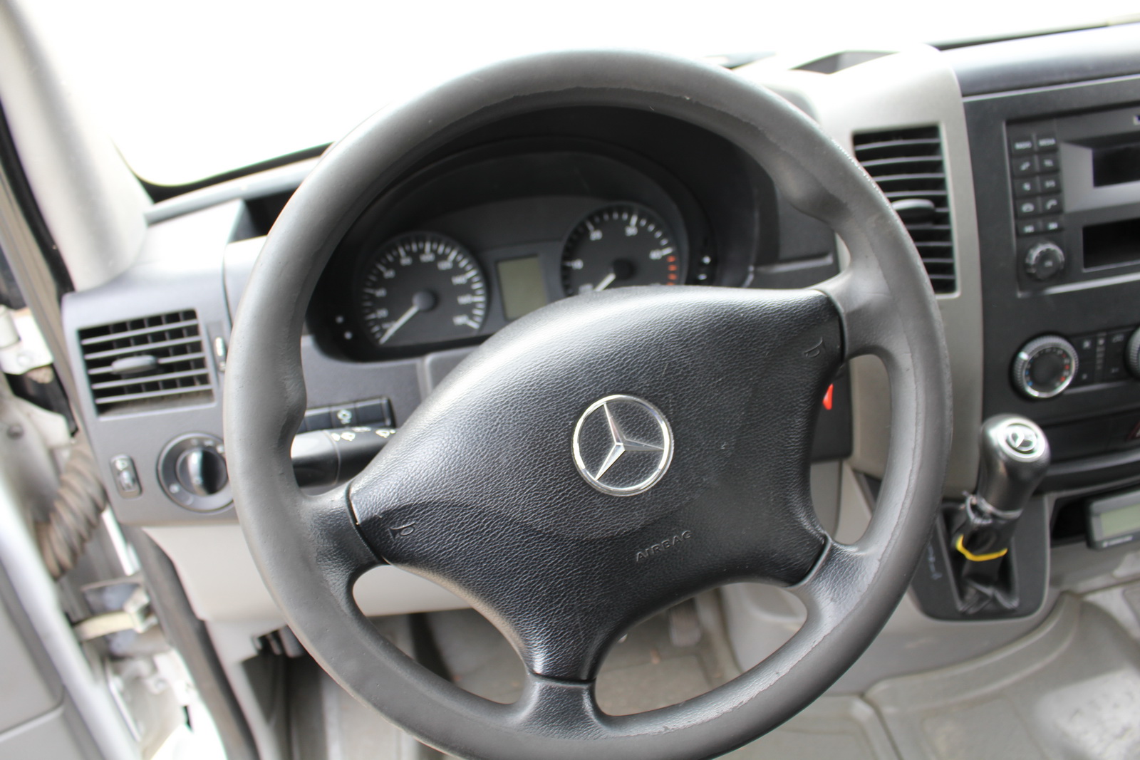 Hűtős kisteherautó 11