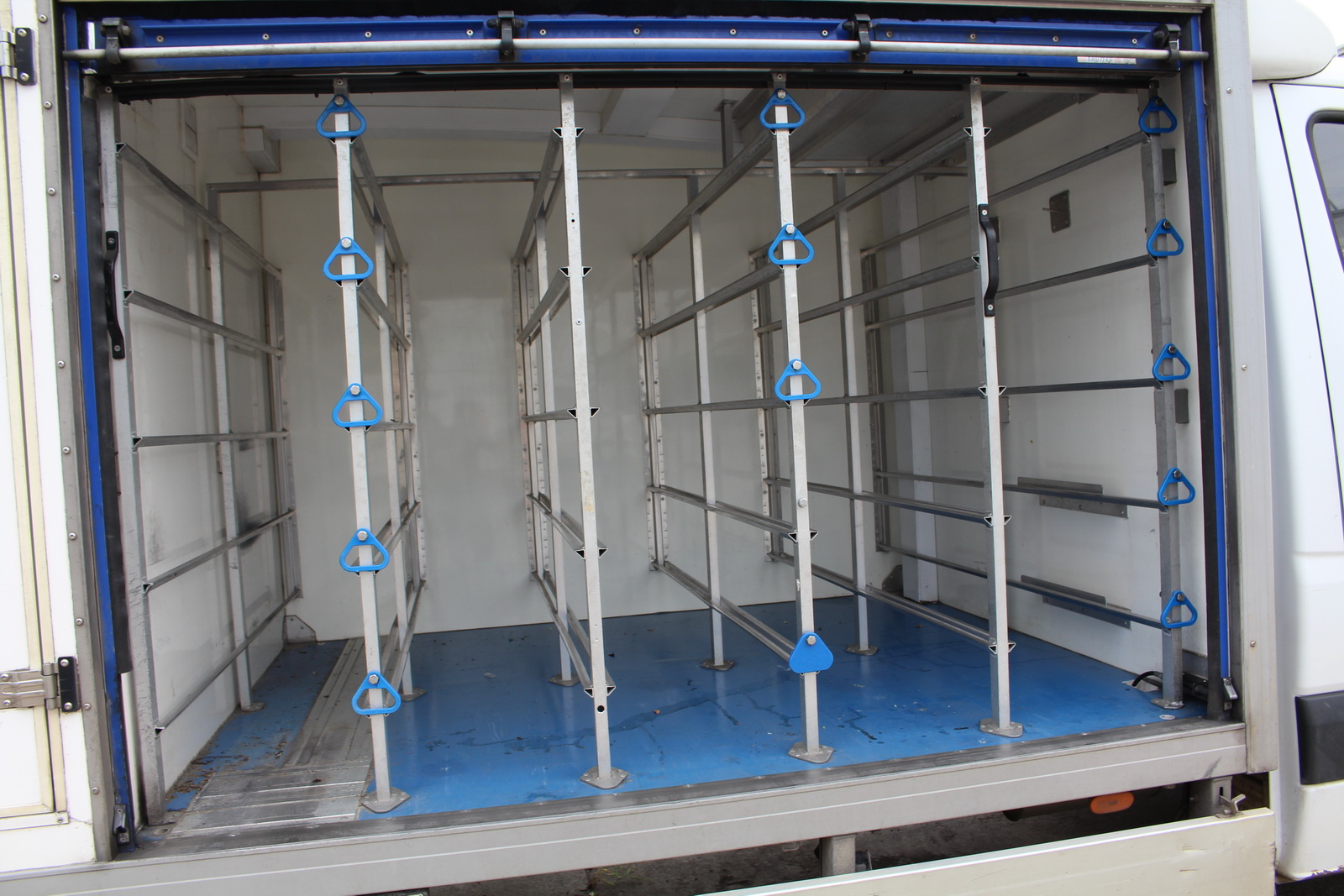 Hűtős kisteherautó 9