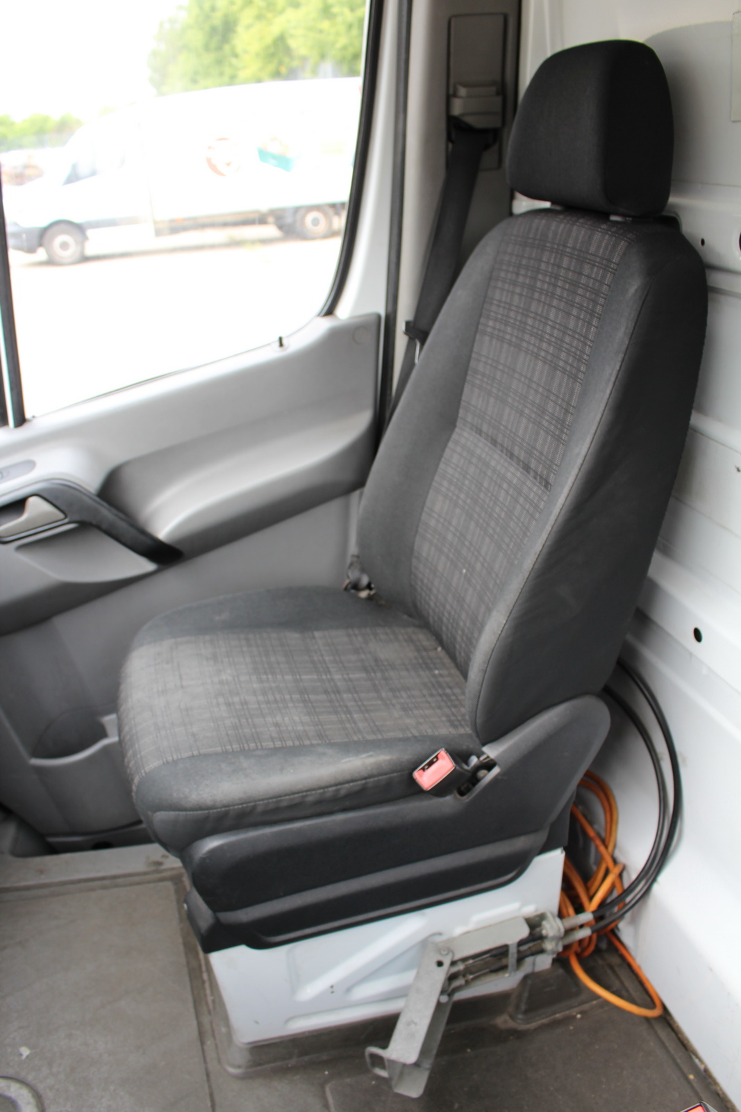 Hűtős kisteherautó 10