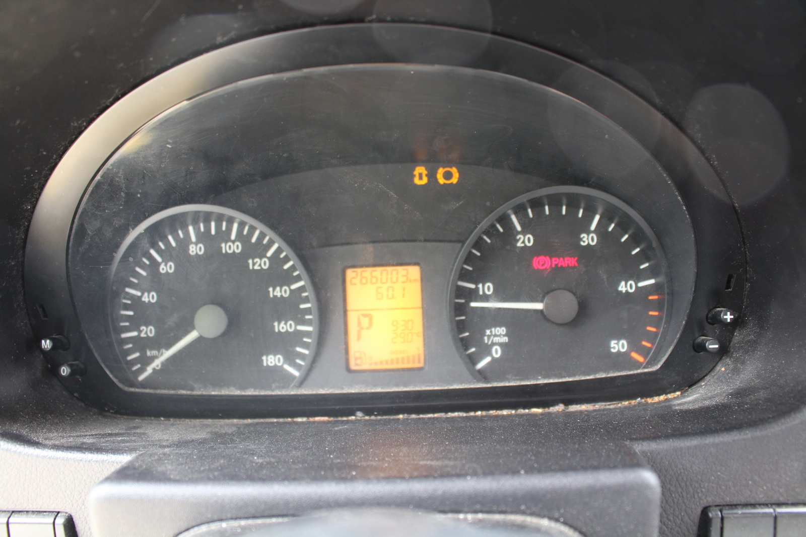 Hűtős kisteherautó 2