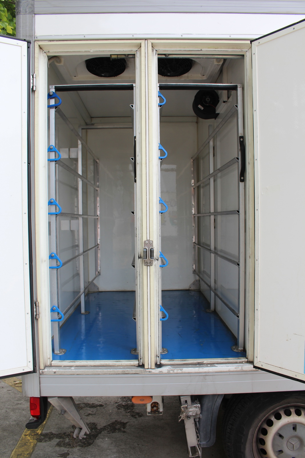 Hűtős kisteherautó 7