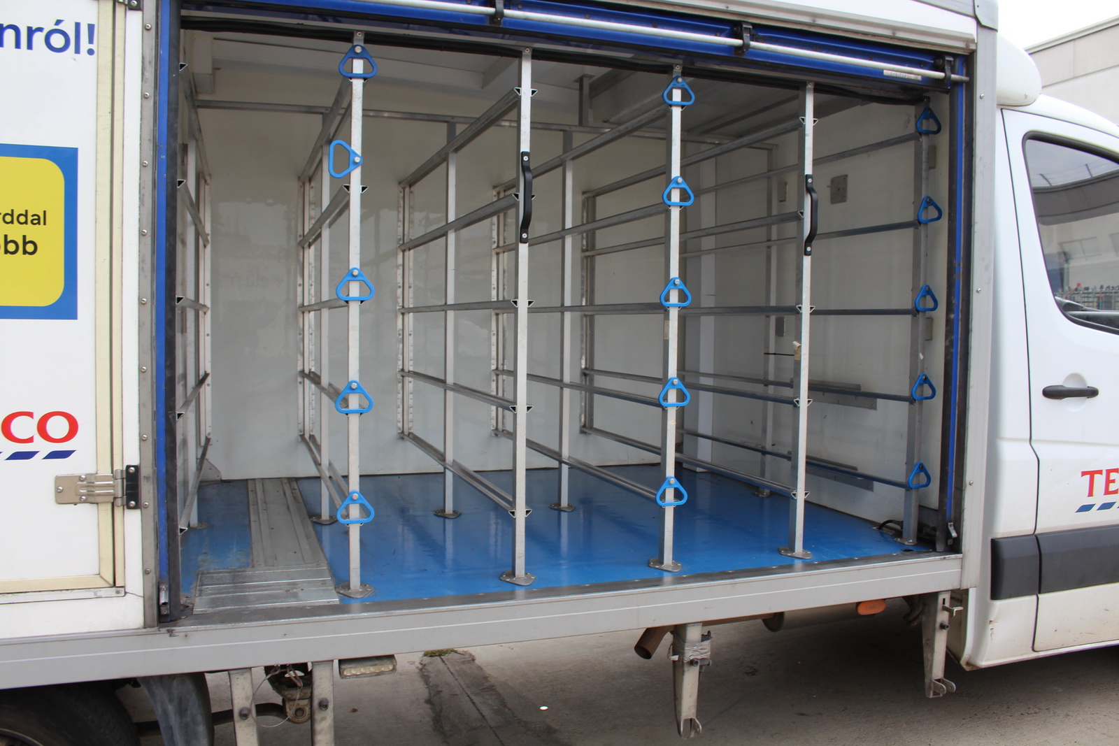 Hűtős kisteherautó 9