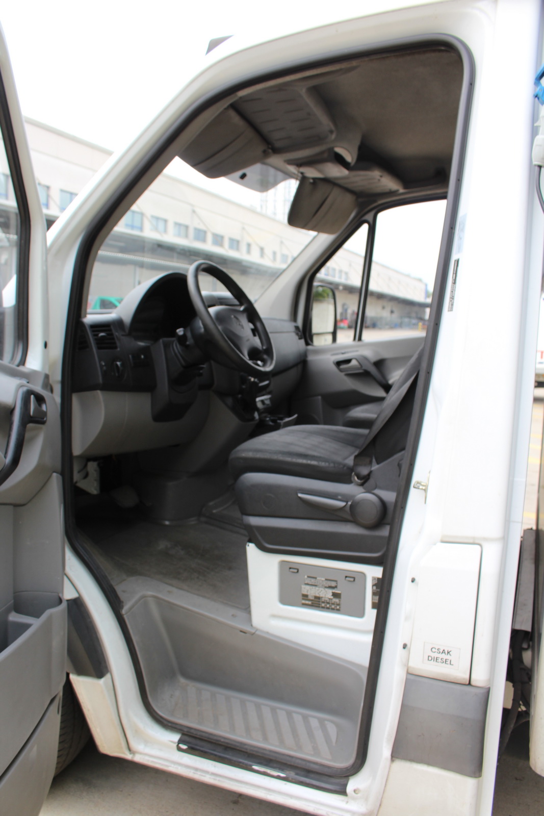 Hűtős kisteherautó 10