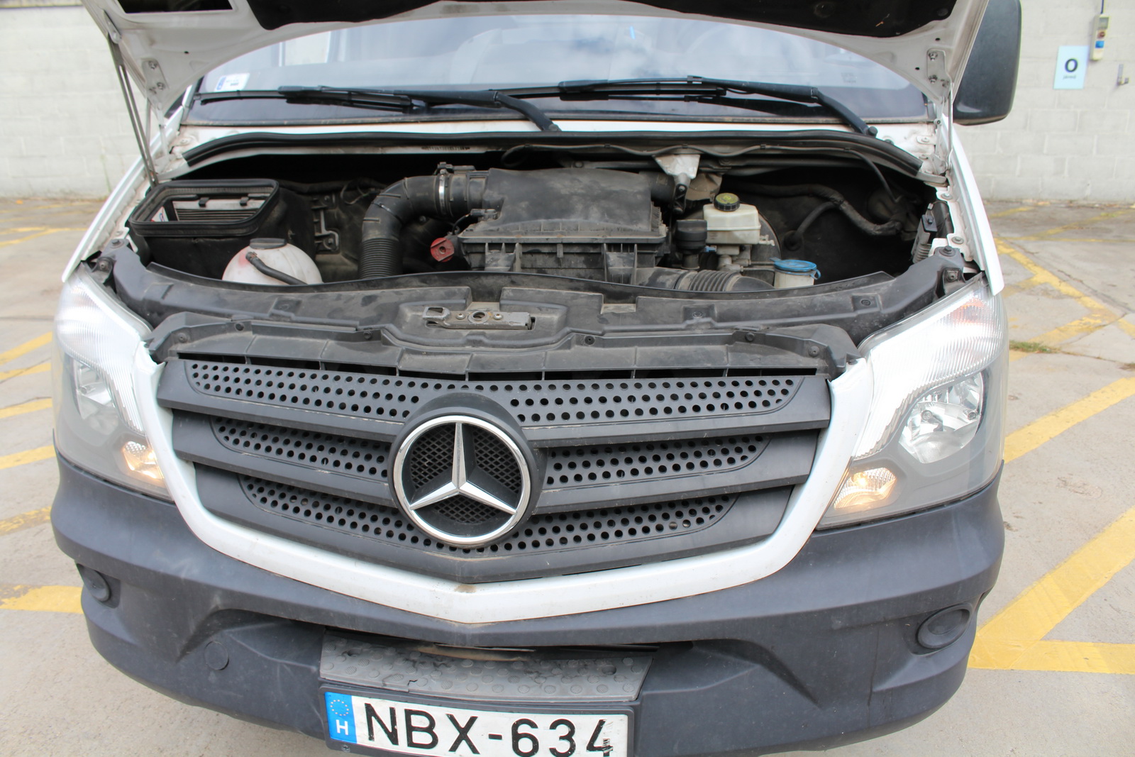 Hűtős kisteherautó 14