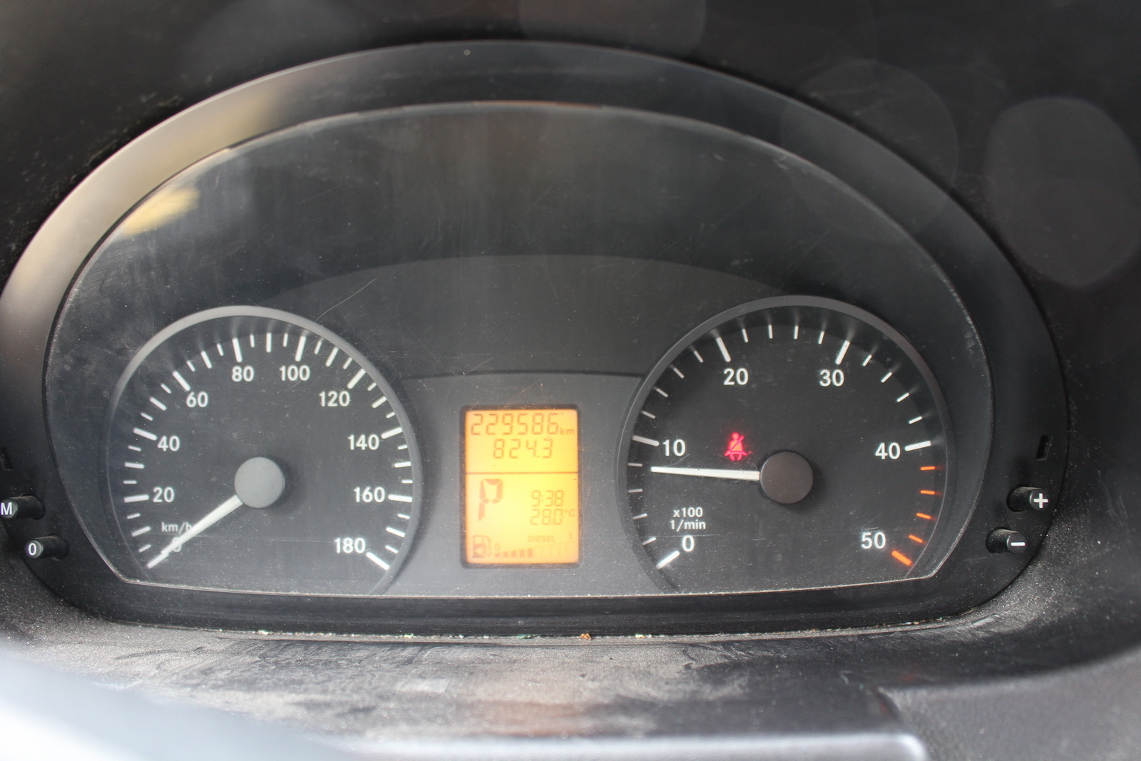 Hűtős kisteherautó 2