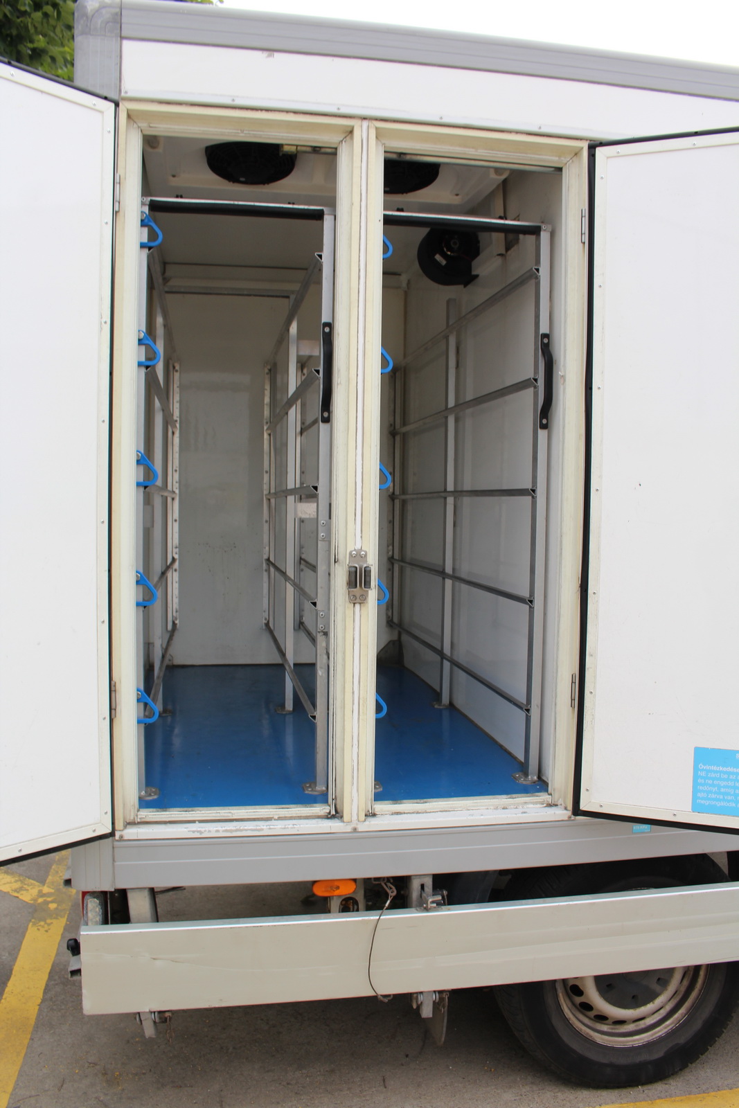 Hűtős kisteherautó 7