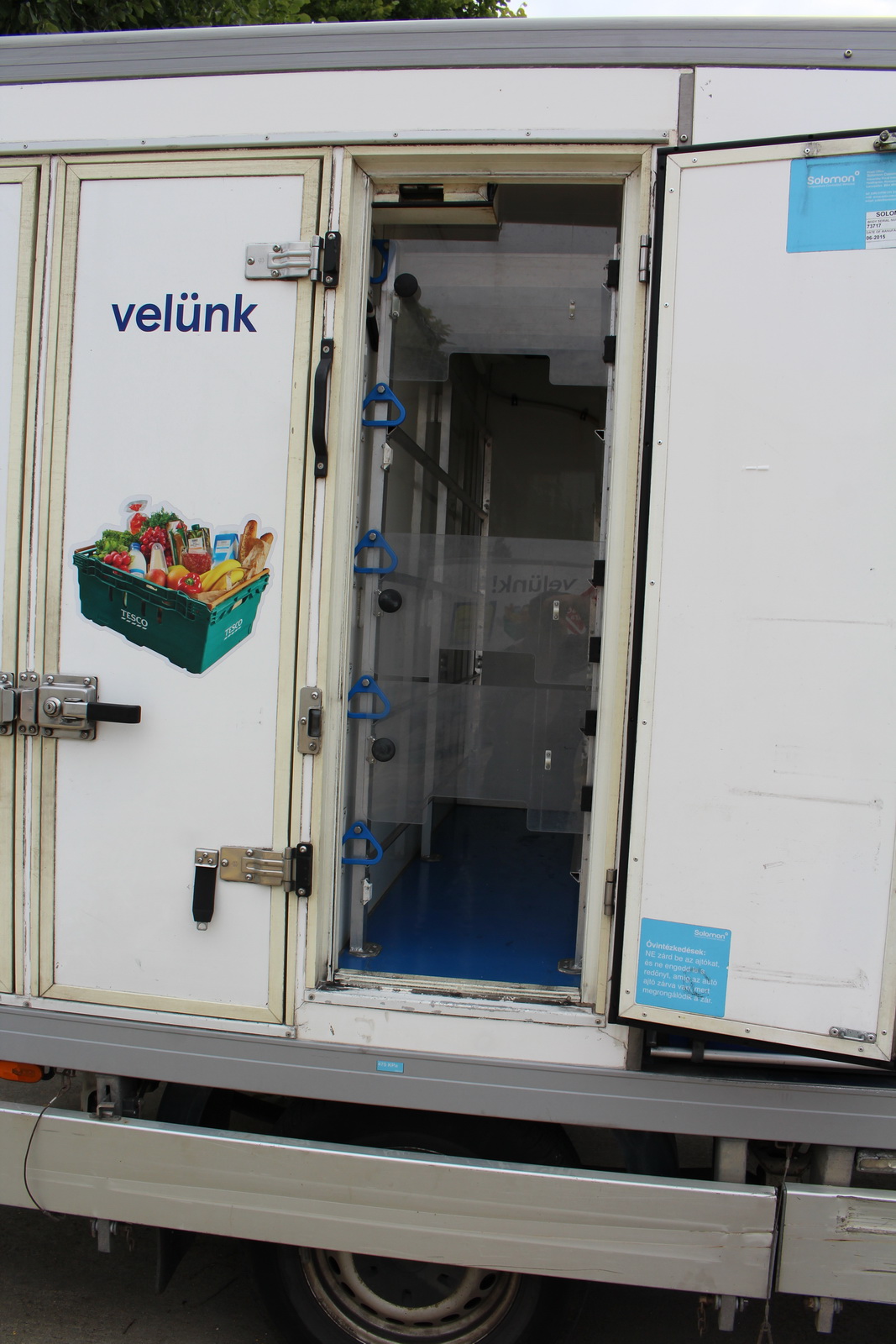 Hűtős kisteherautó 8