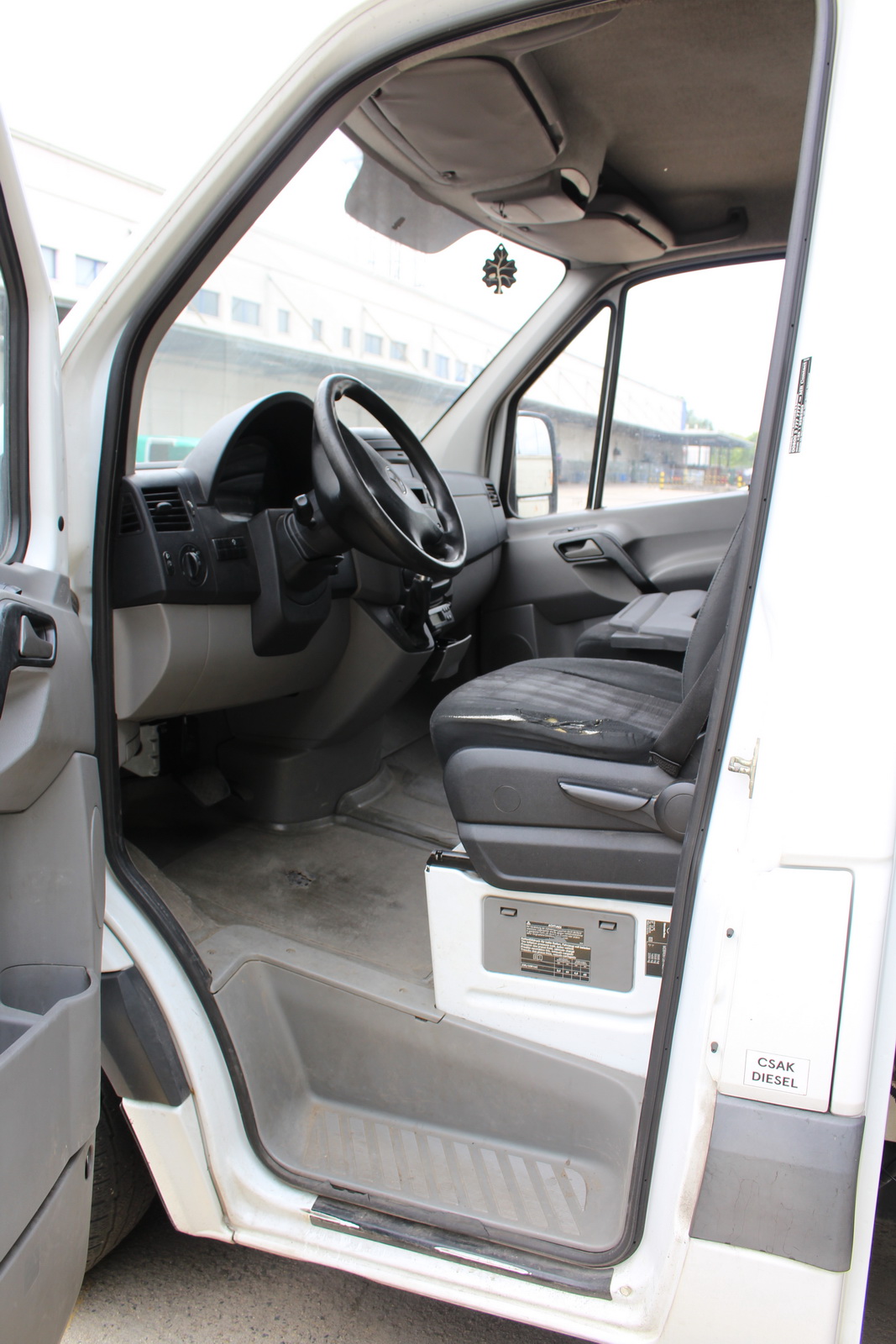 Hűtős kisteherautó 10