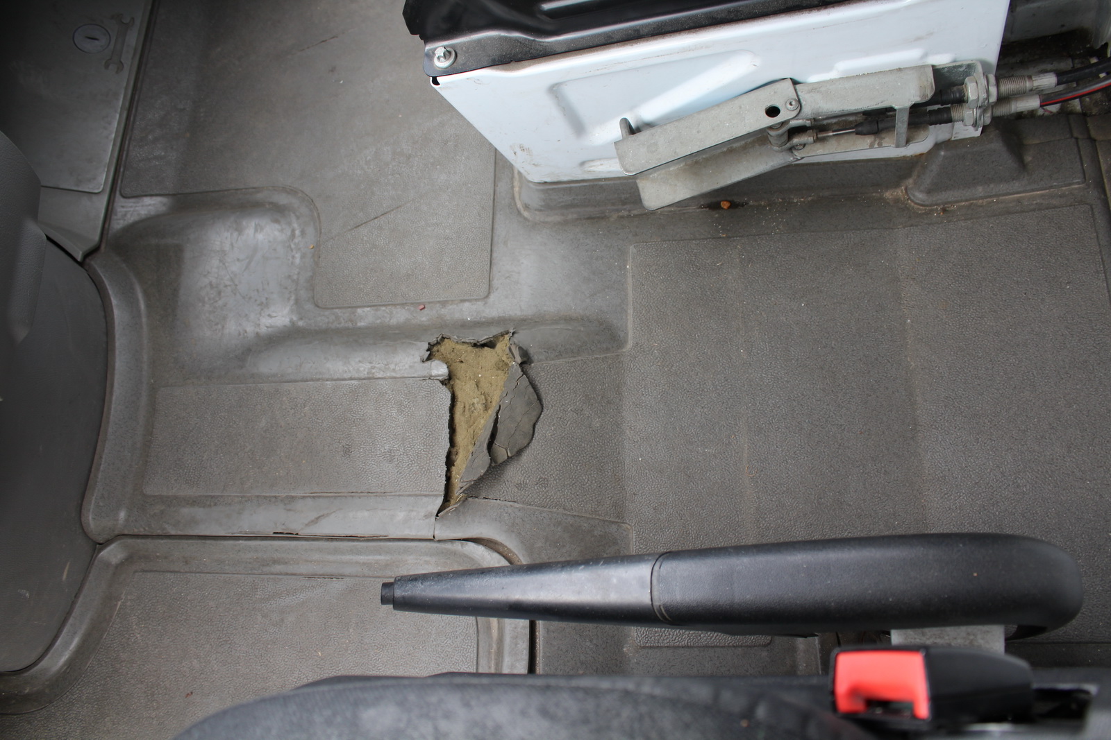 Hűtős kisteherautó 13