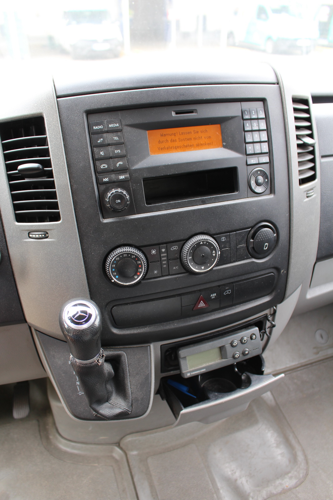 Hűtős kisteherautó 14