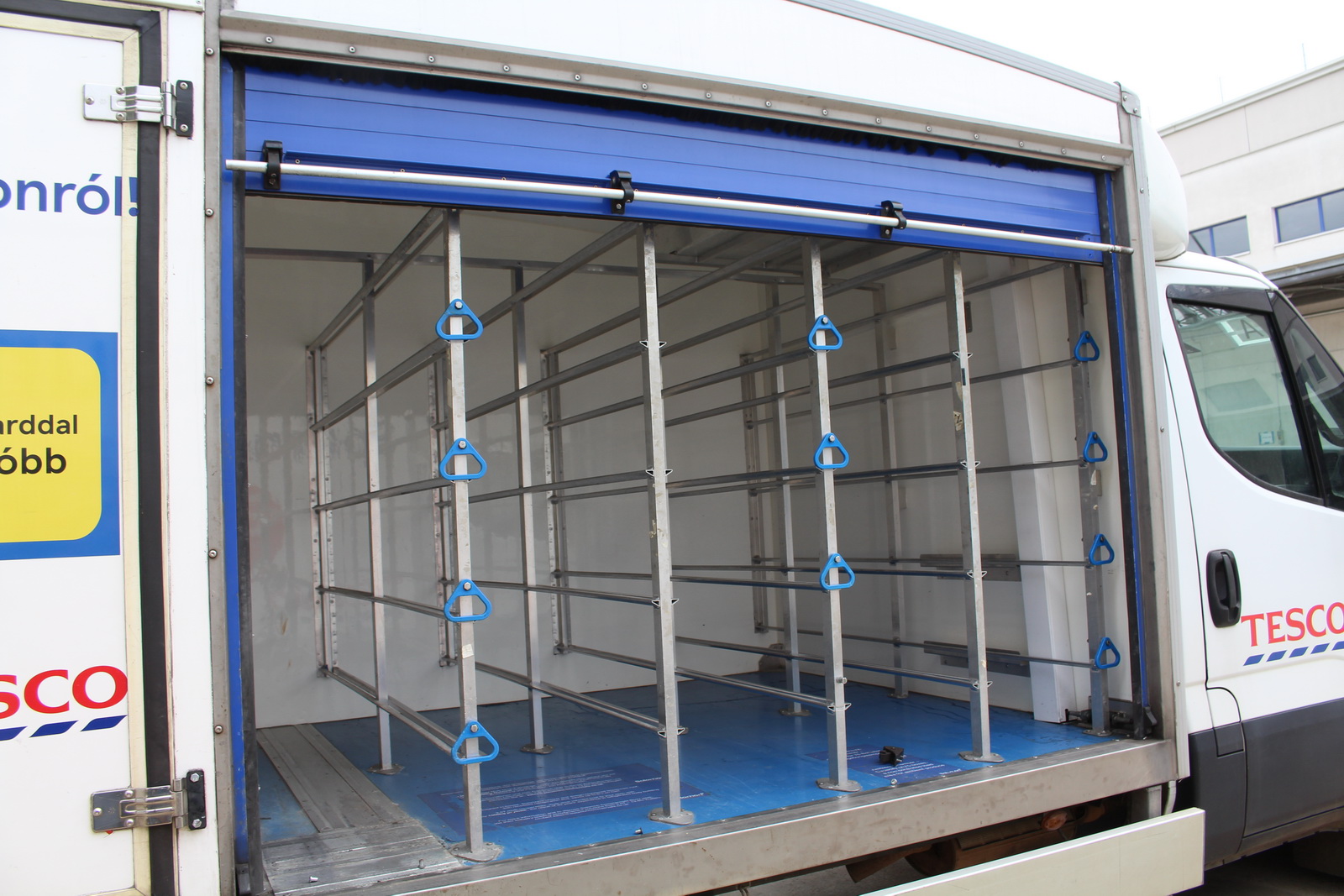 Hűtős kisteherautó 8