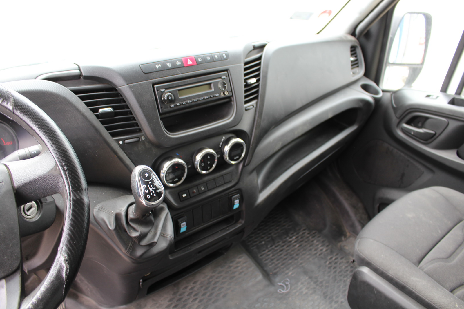 Hűtős kisteherautó 10