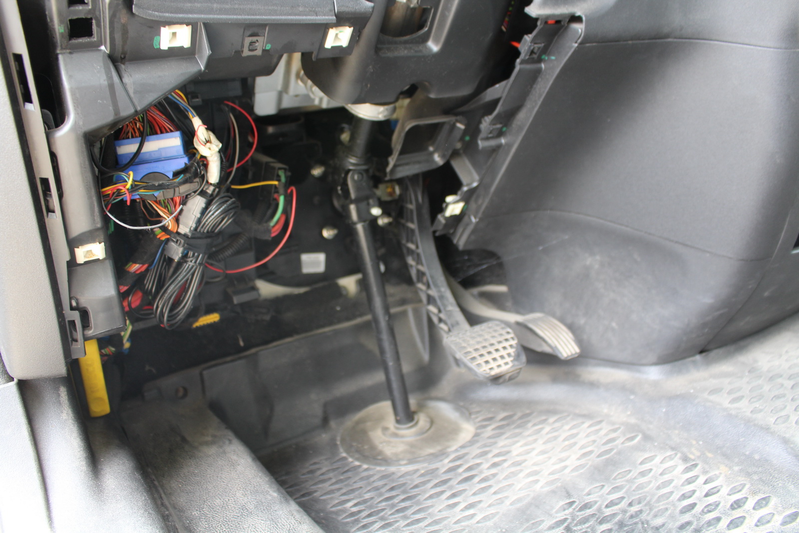 Hűtős kisteherautó 16