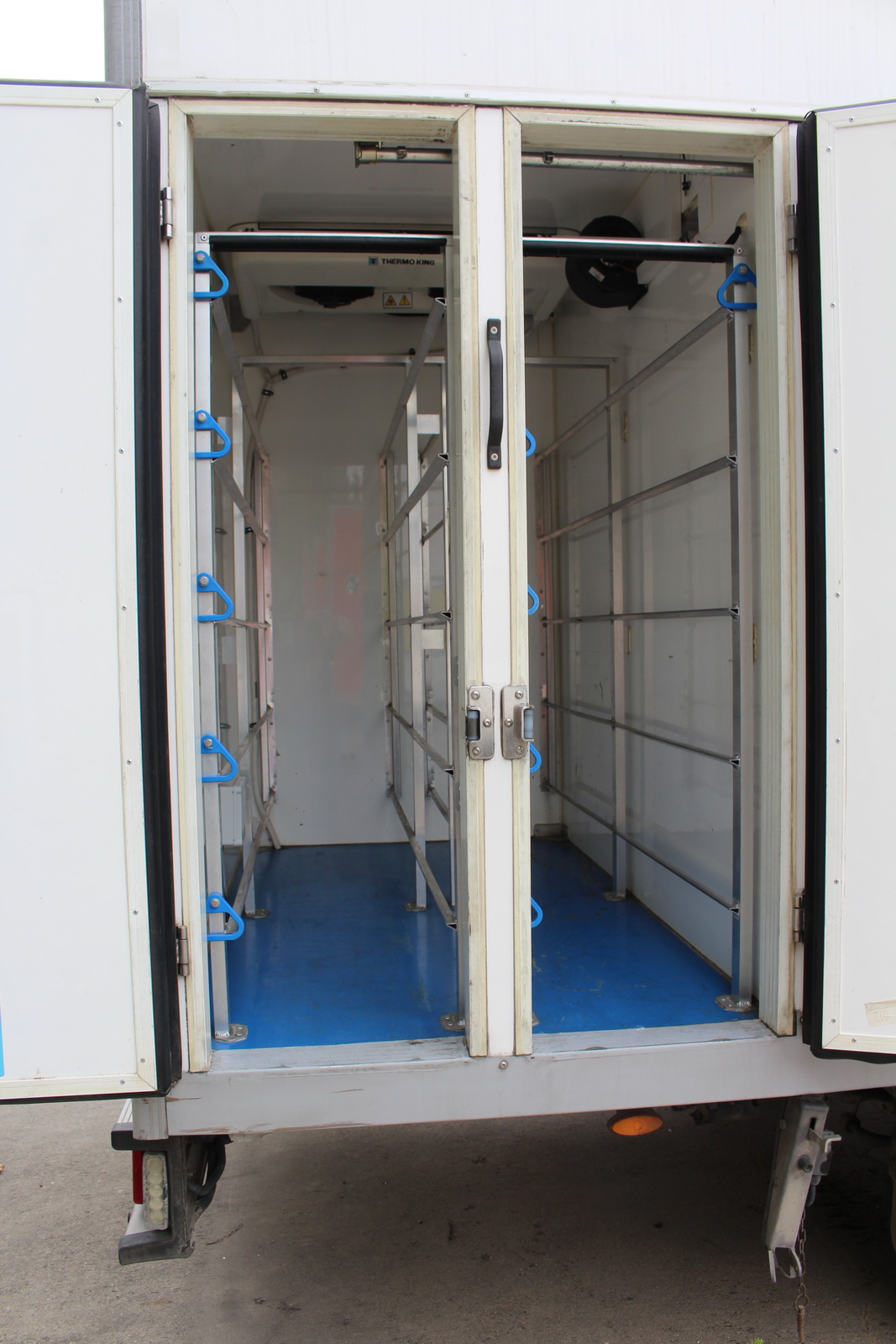 Hűtős kisteherautó 6