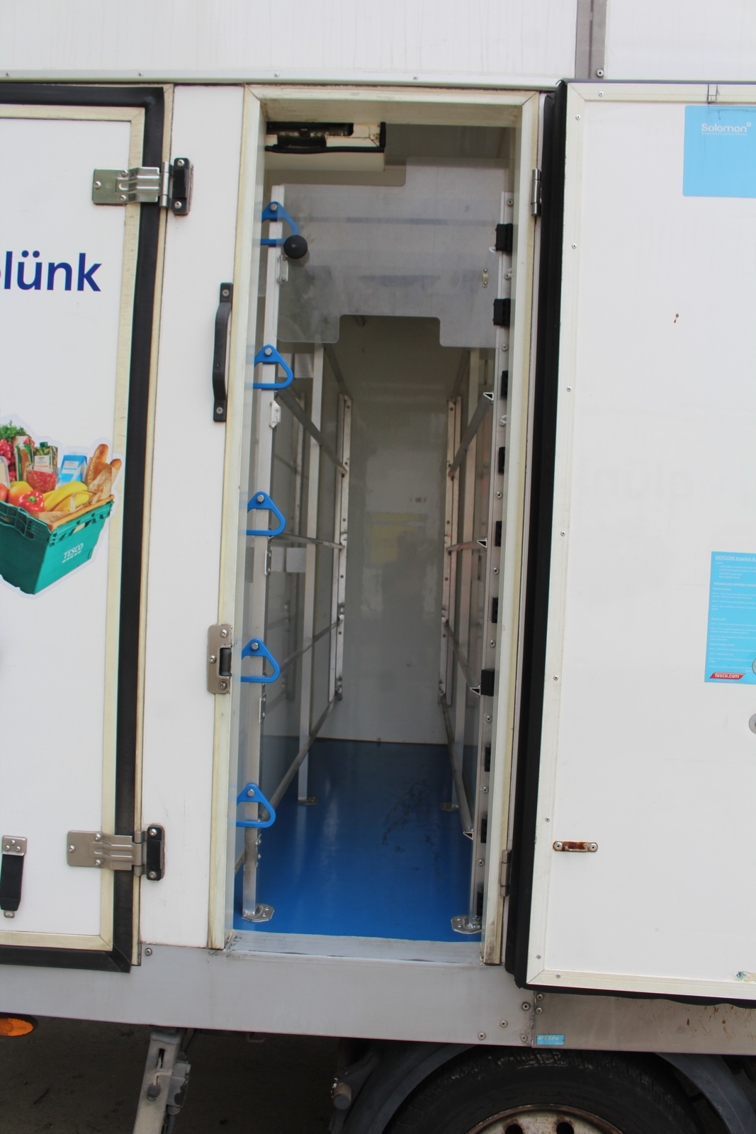 Hűtős kisteherautó 7