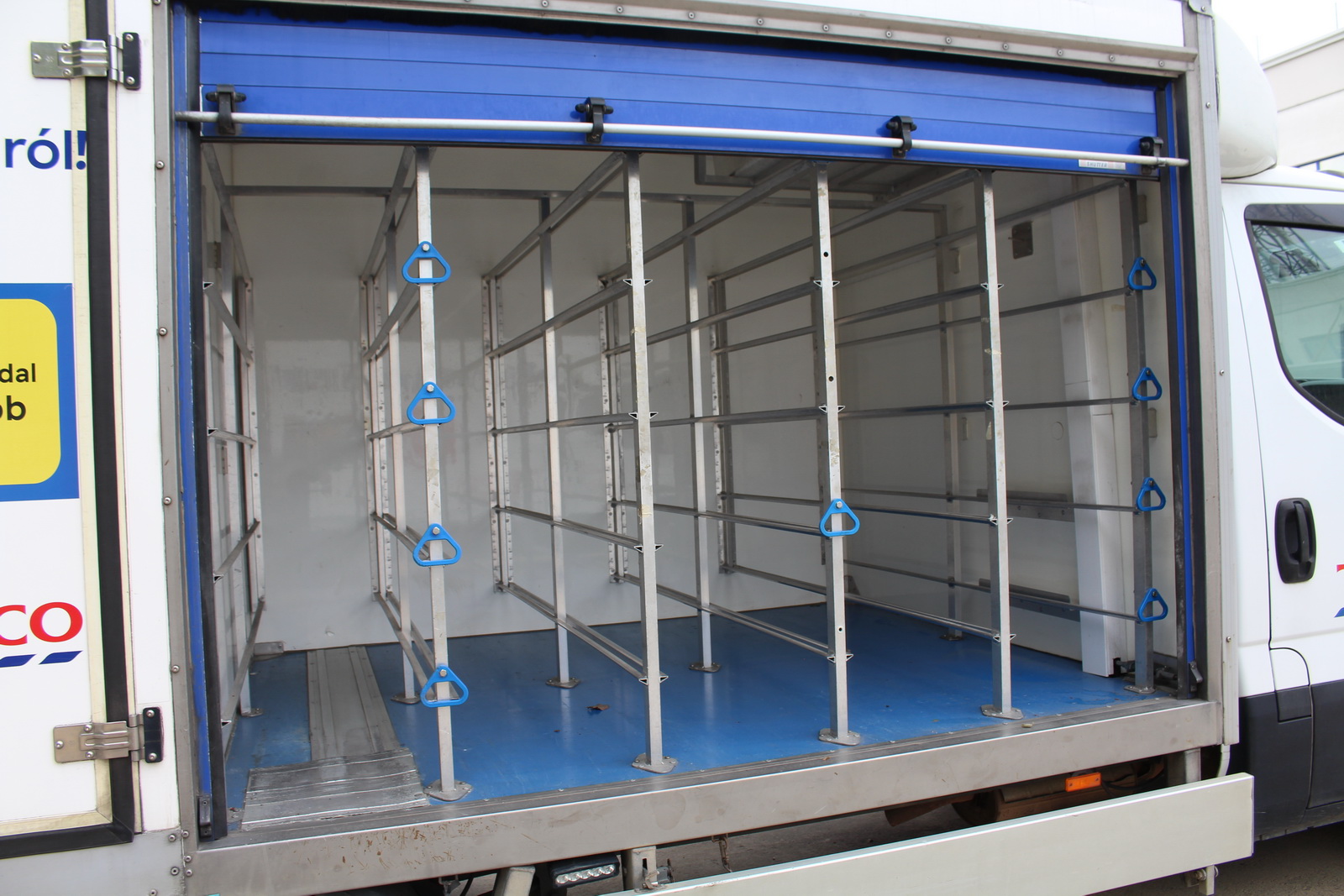 Hűtős kisteherautó 9