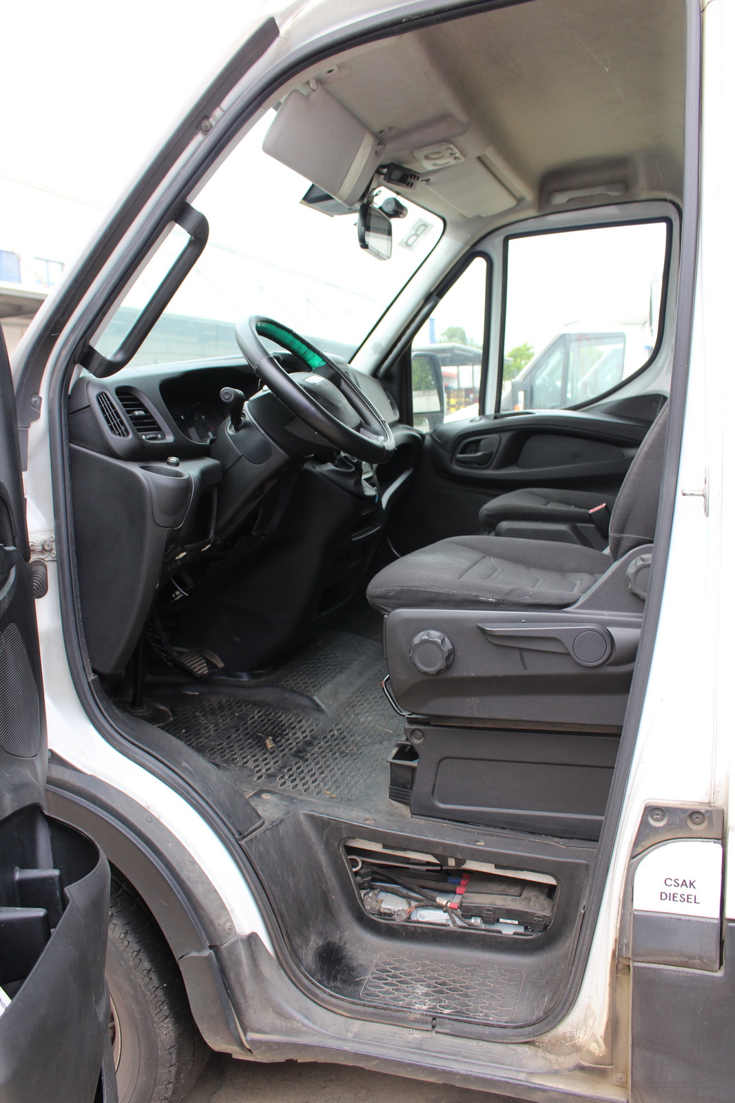 Hűtős kisteherautó 10