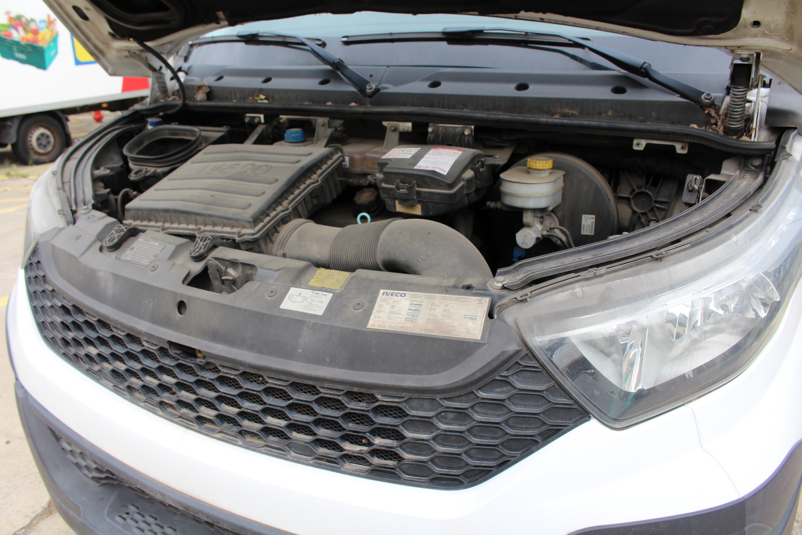 Hűtős kisteherautó 16