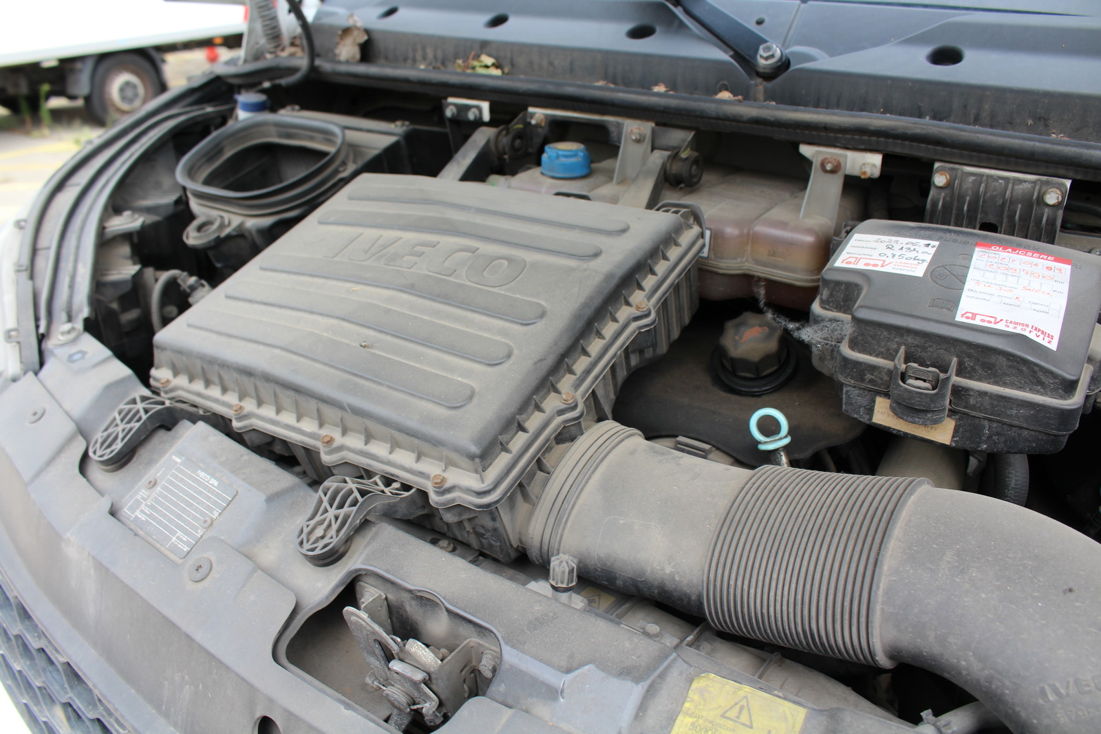 Hűtős kisteherautó 18