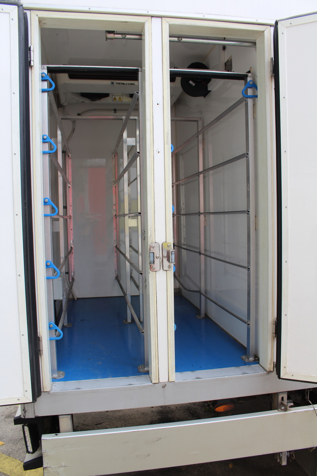 Hűtős kisteherautó 7