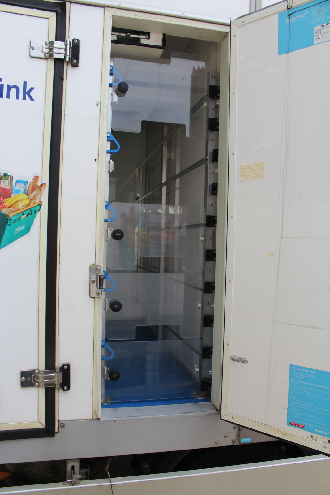 Hűtős kisteherautó 8