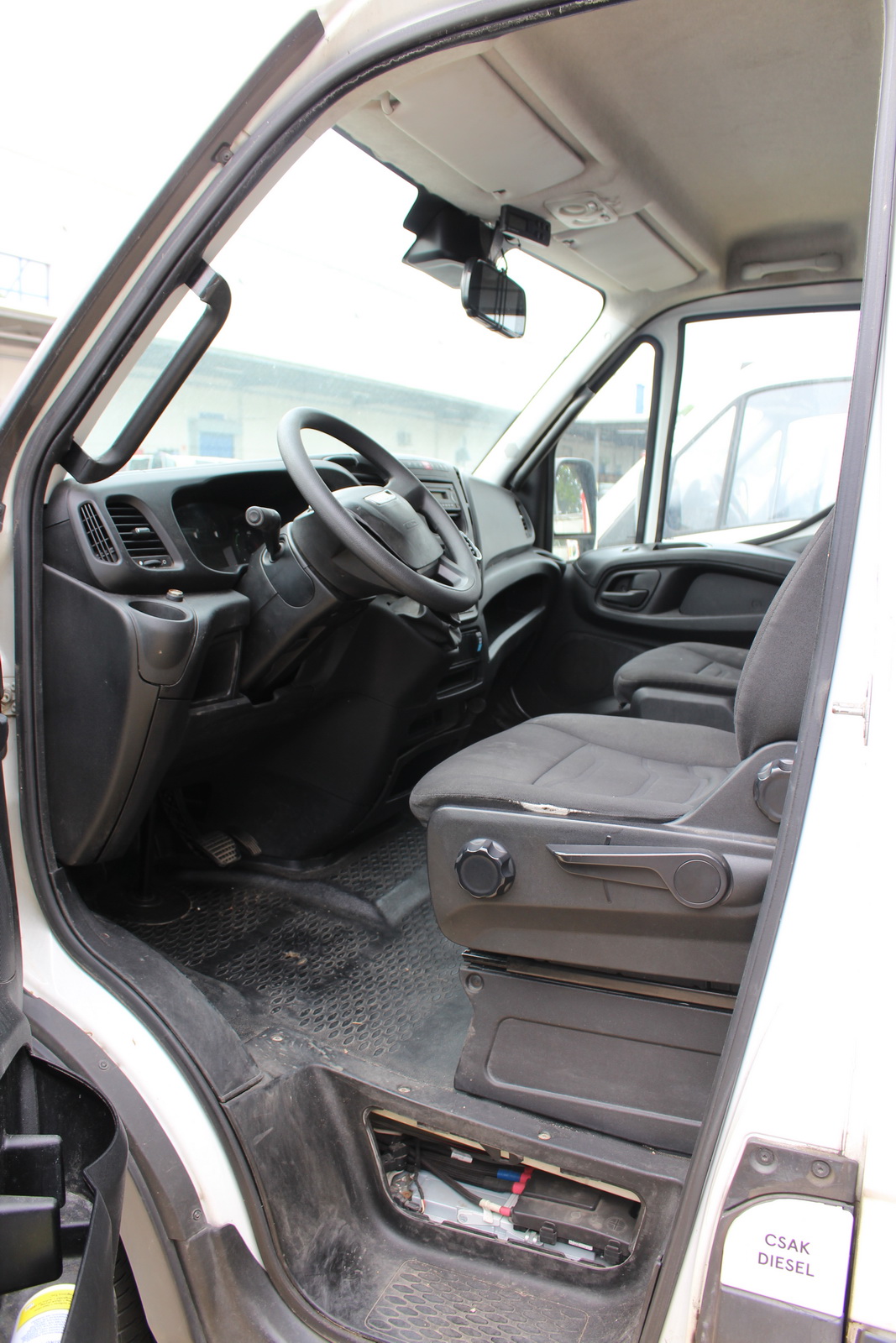 Hűtős kisteherautó 13