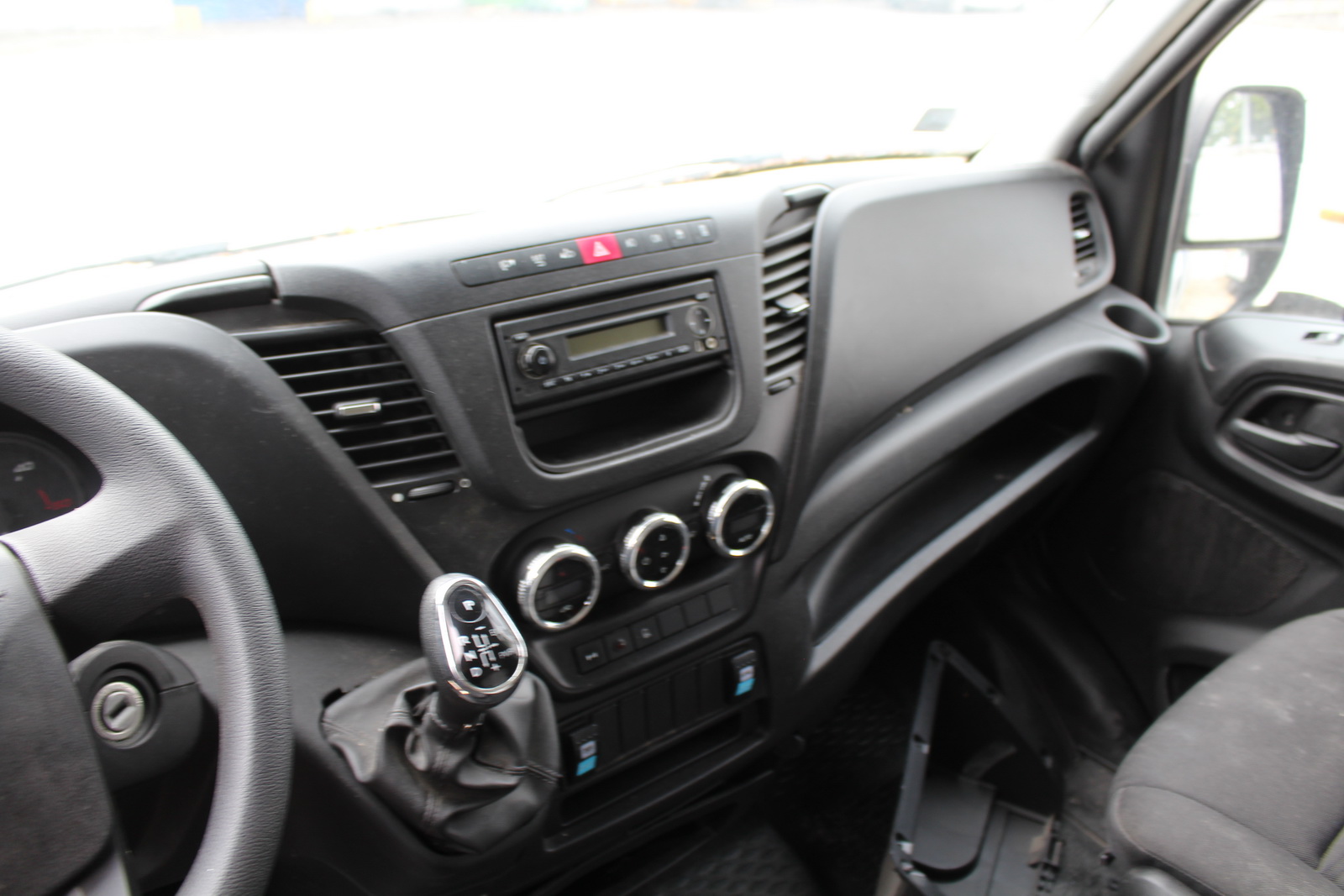 Hűtős kisteherautó 14