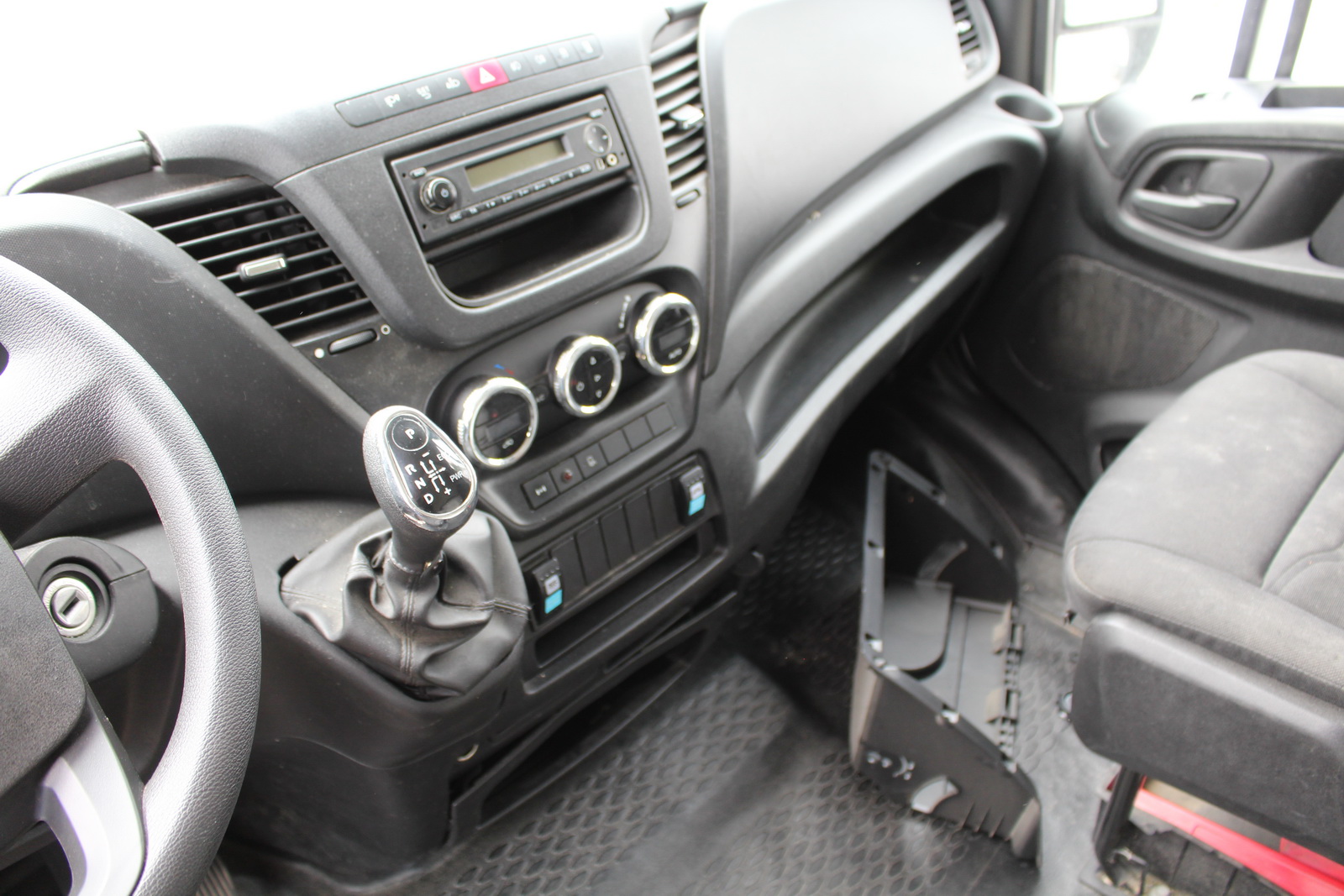 Hűtős kisteherautó 16