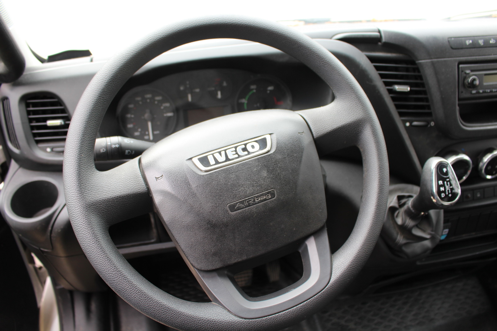 Hűtős kisteherautó 17