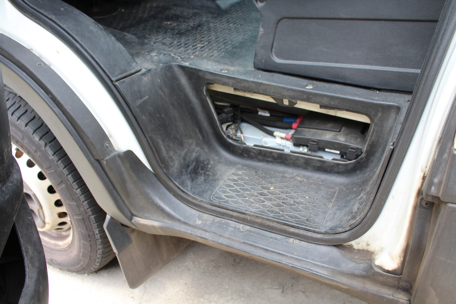 Hűtős kisteherautó 18