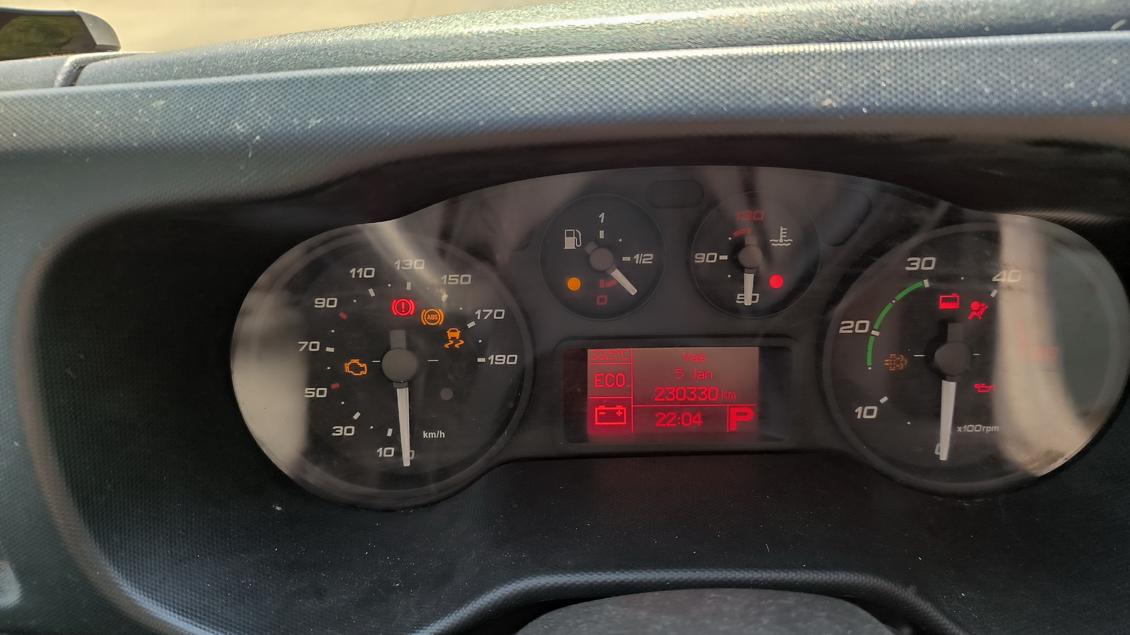 Hűtős kisteherautó 2