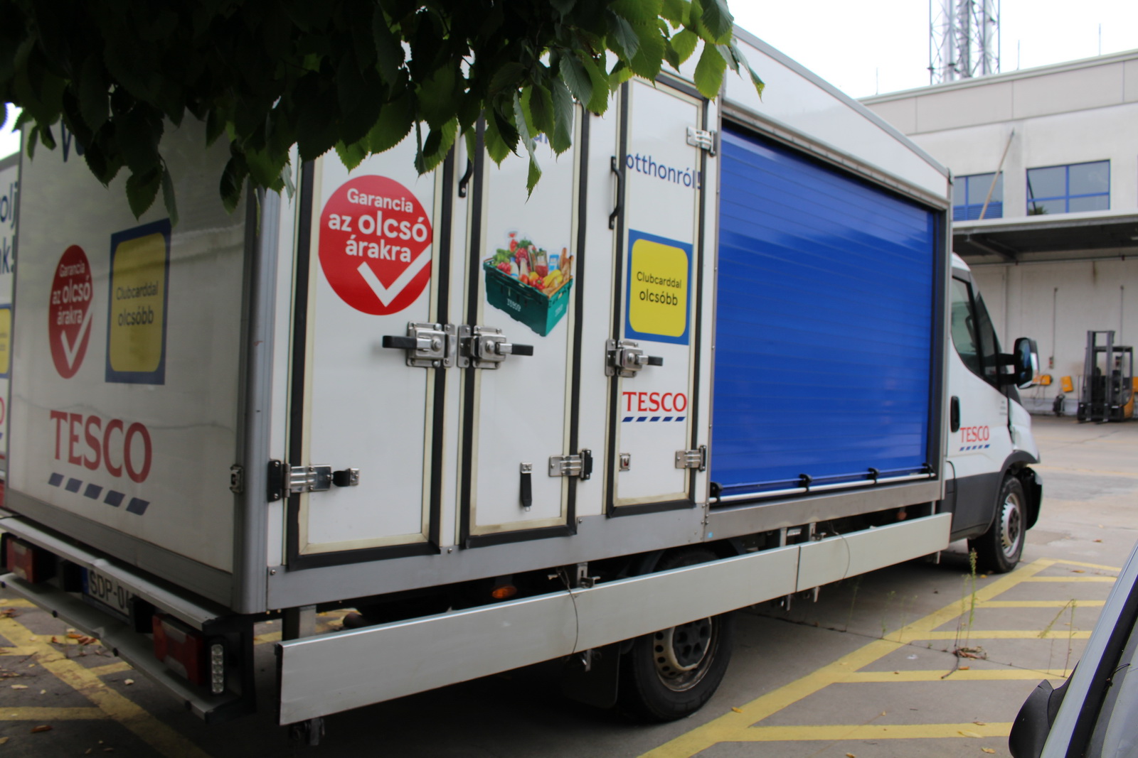 Hűtős kisteherautó 8
