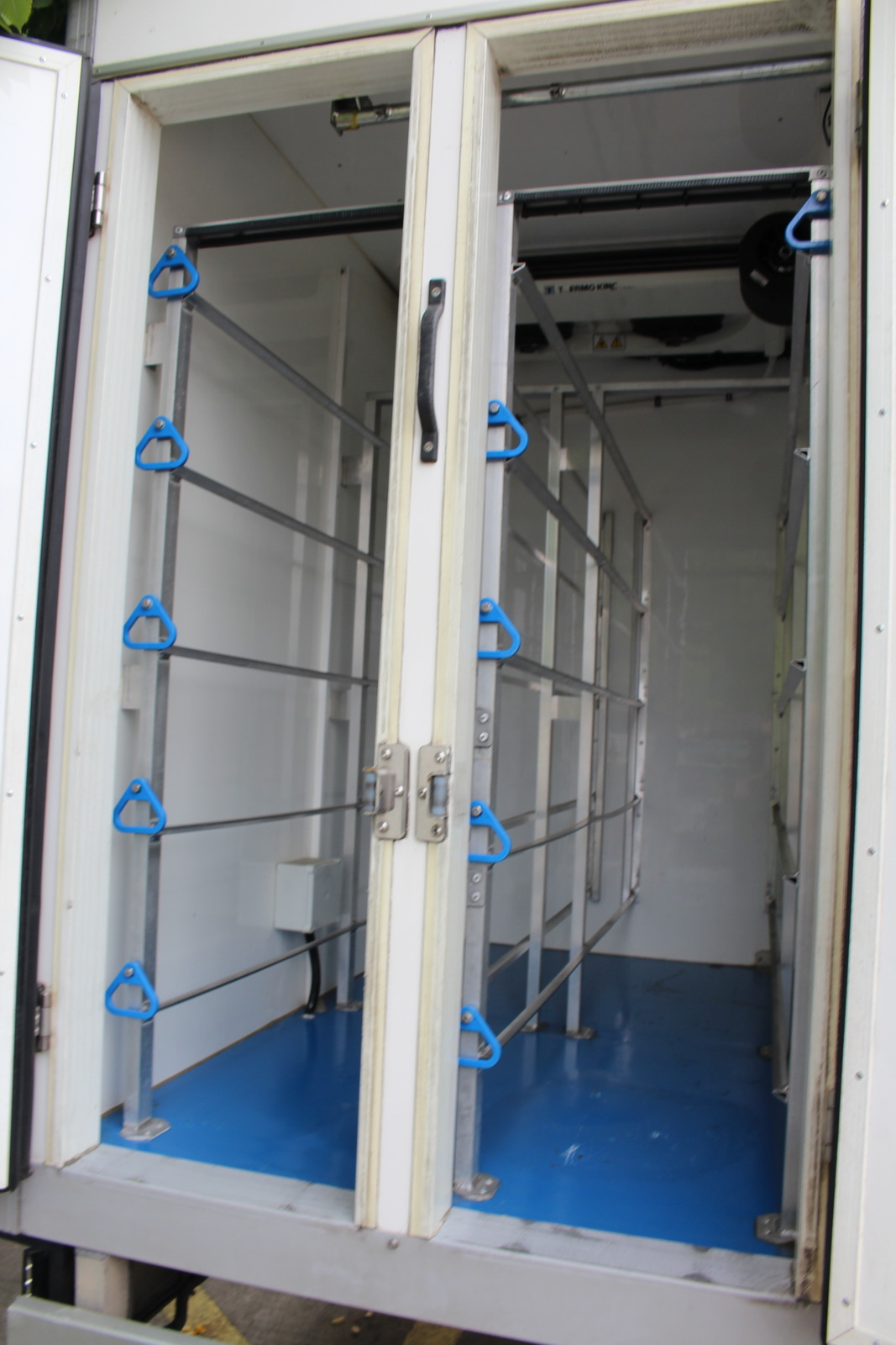 Hűtős kisteherautó 9