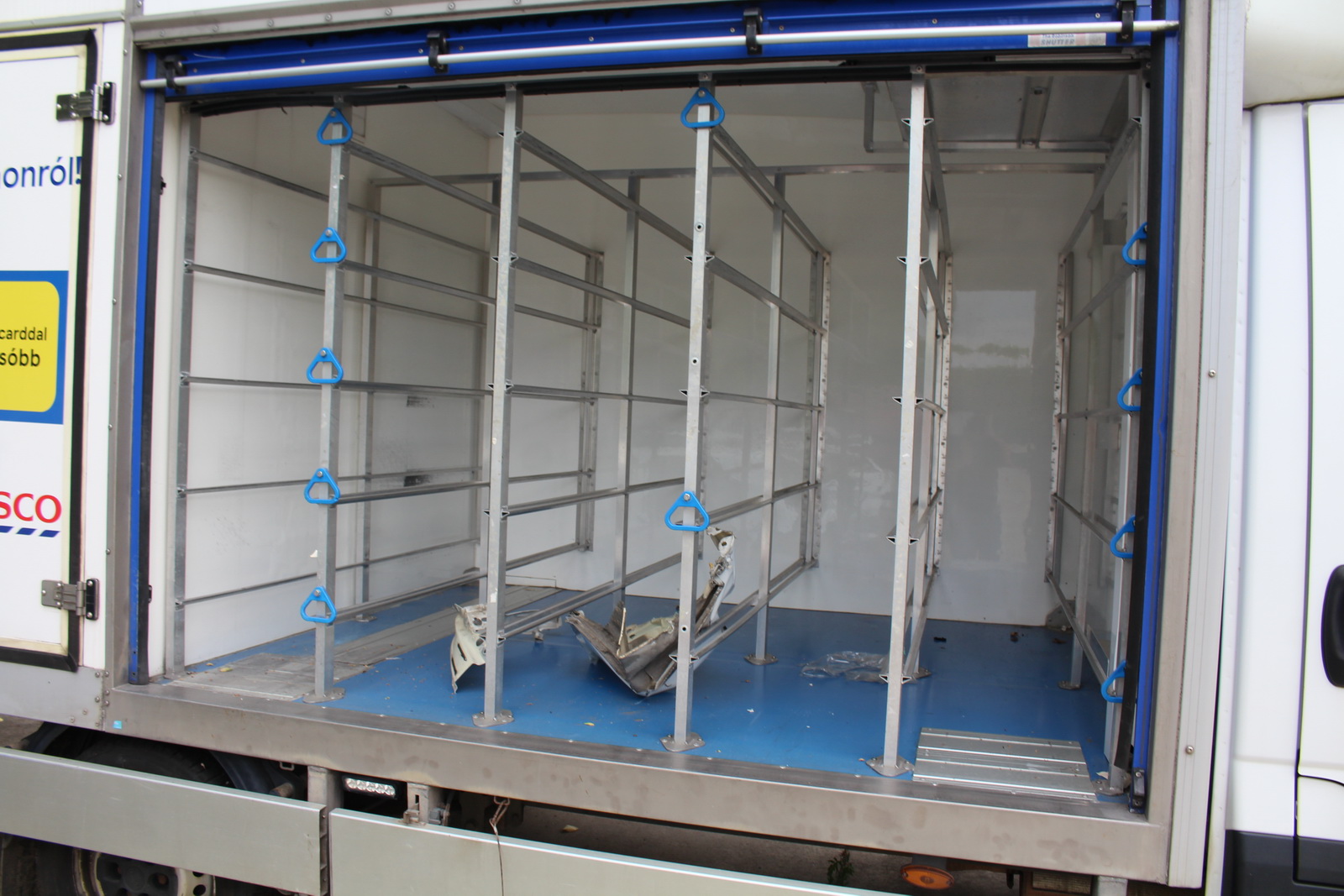 Hűtős kisteherautó 11