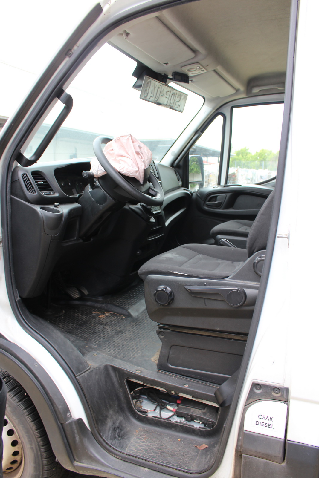 Hűtős kisteherautó 14