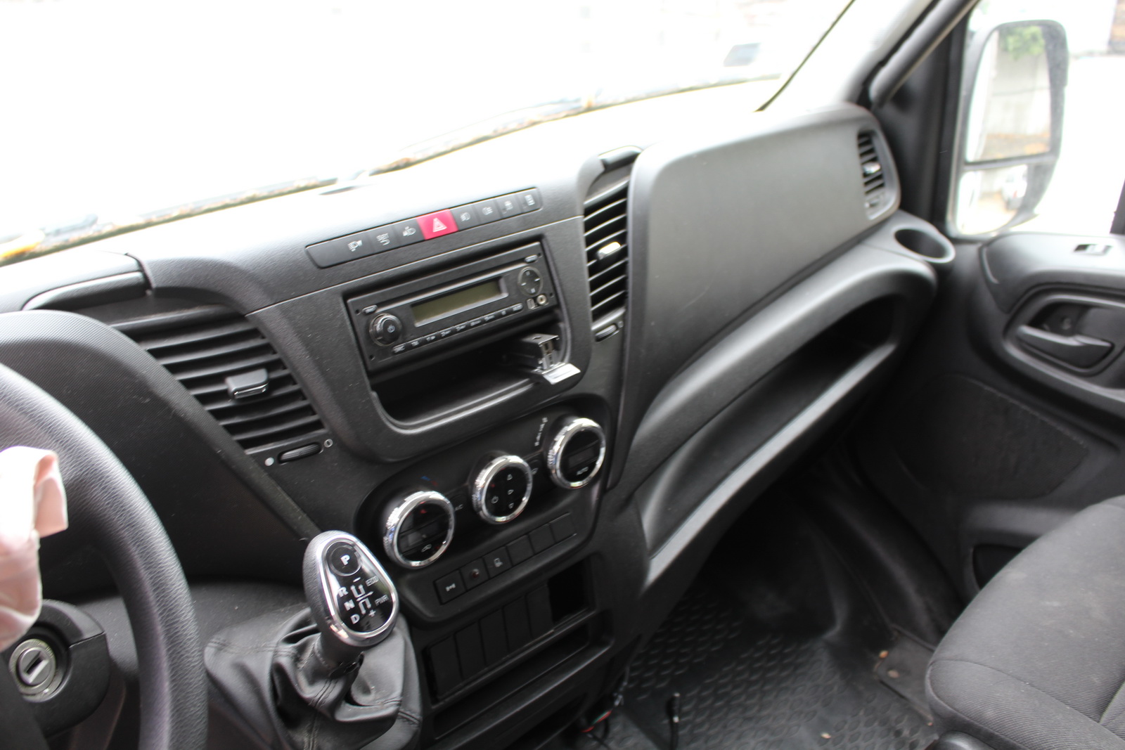 Hűtős kisteherautó 15