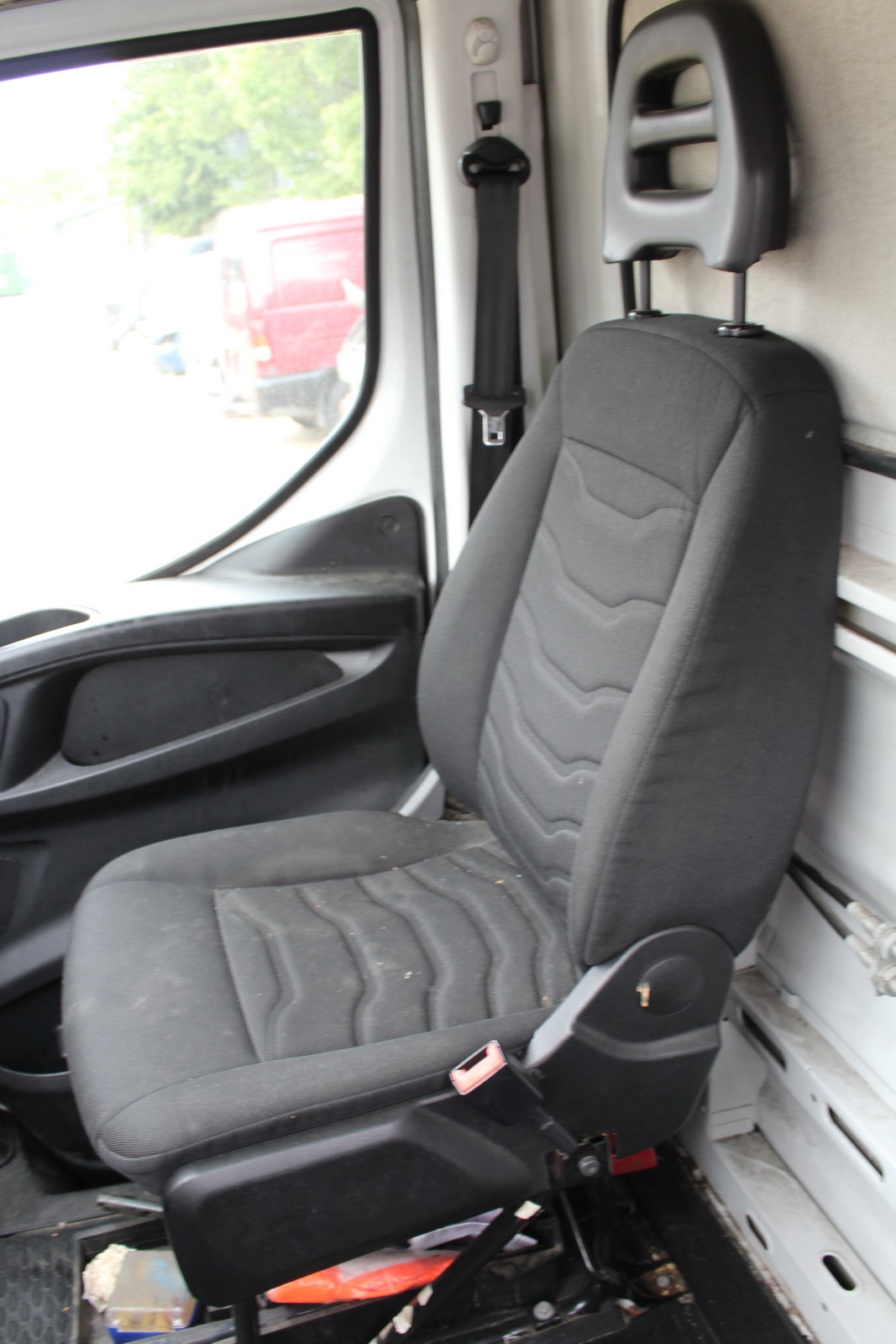 Hűtős kisteherautó 16