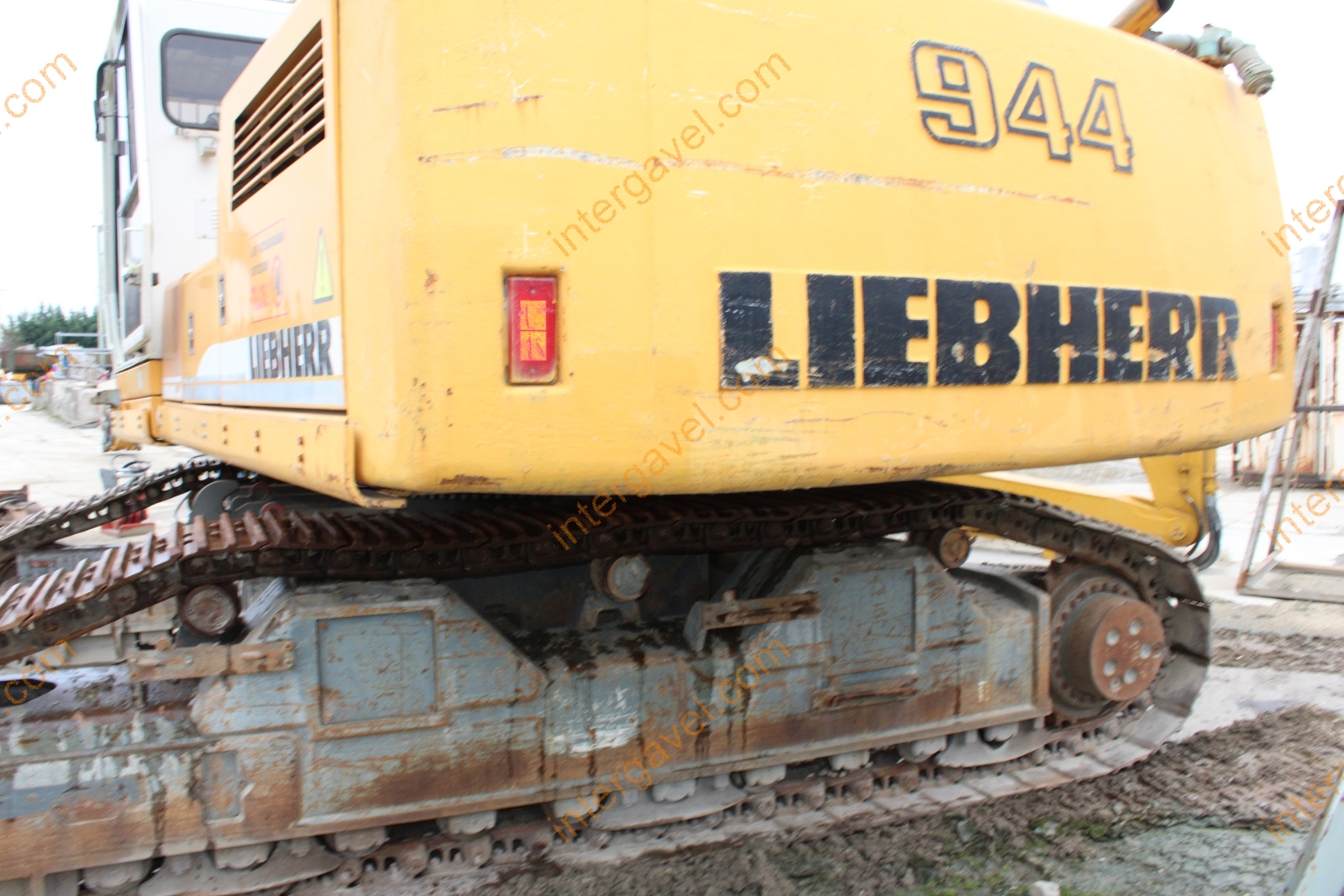 Hosszúgémű lánctalpas kotró – Liebherr 3