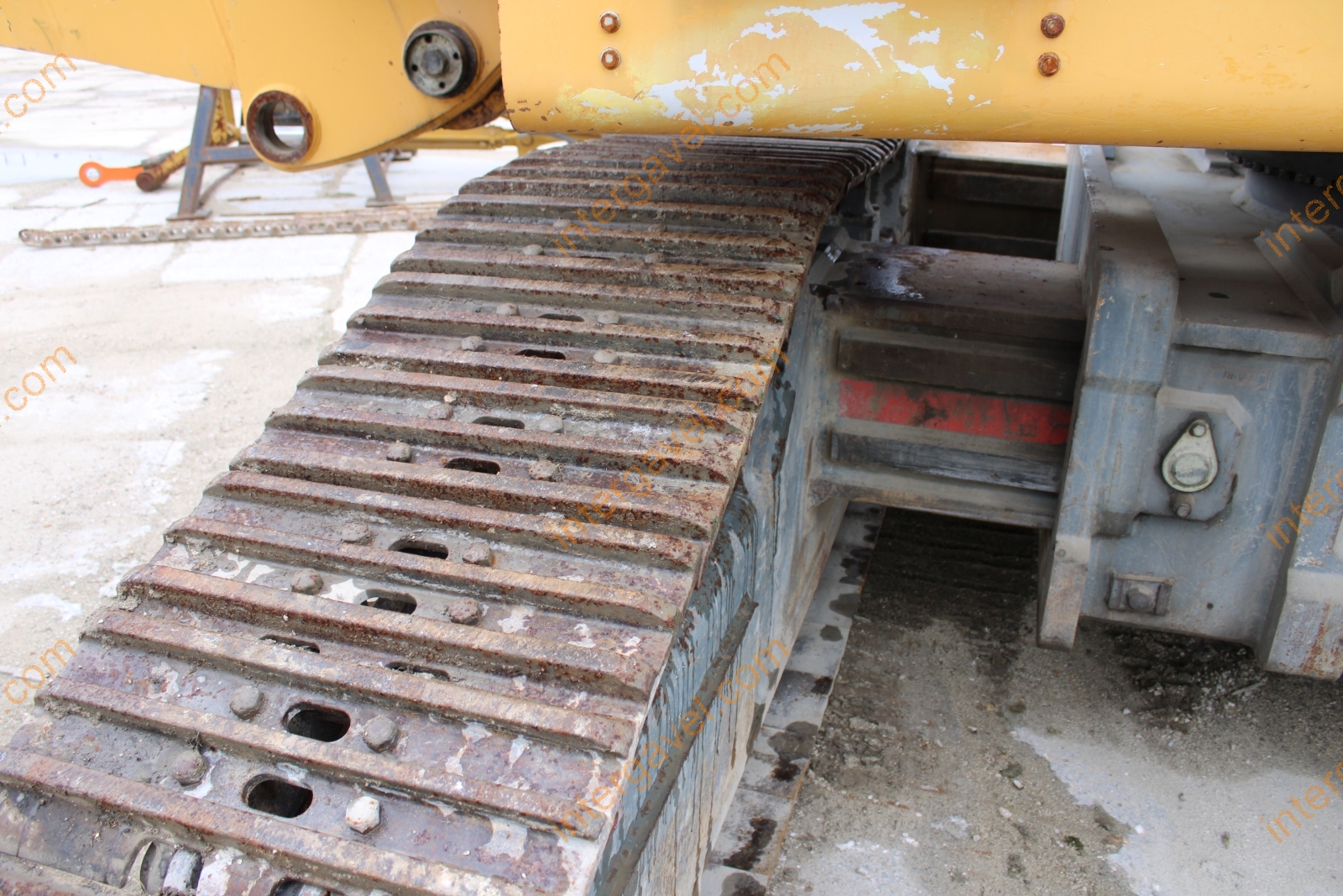 Hosszúgémű lánctalpas kotró – Liebherr 12