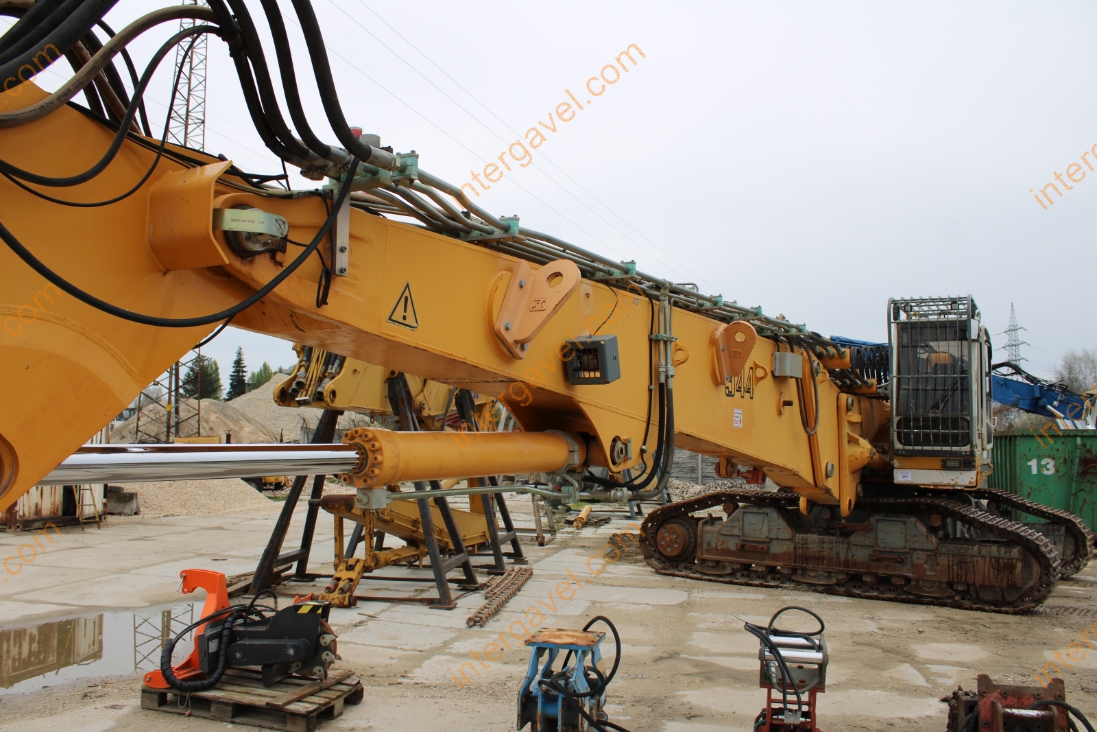 Hosszúgémű lánctalpas kotró – Liebherr 22