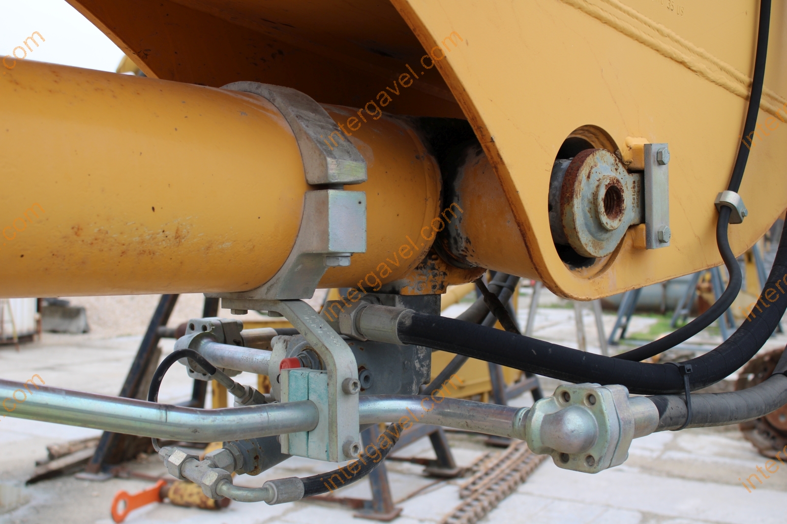 Hosszúgémű lánctalpas kotró – Liebherr 23