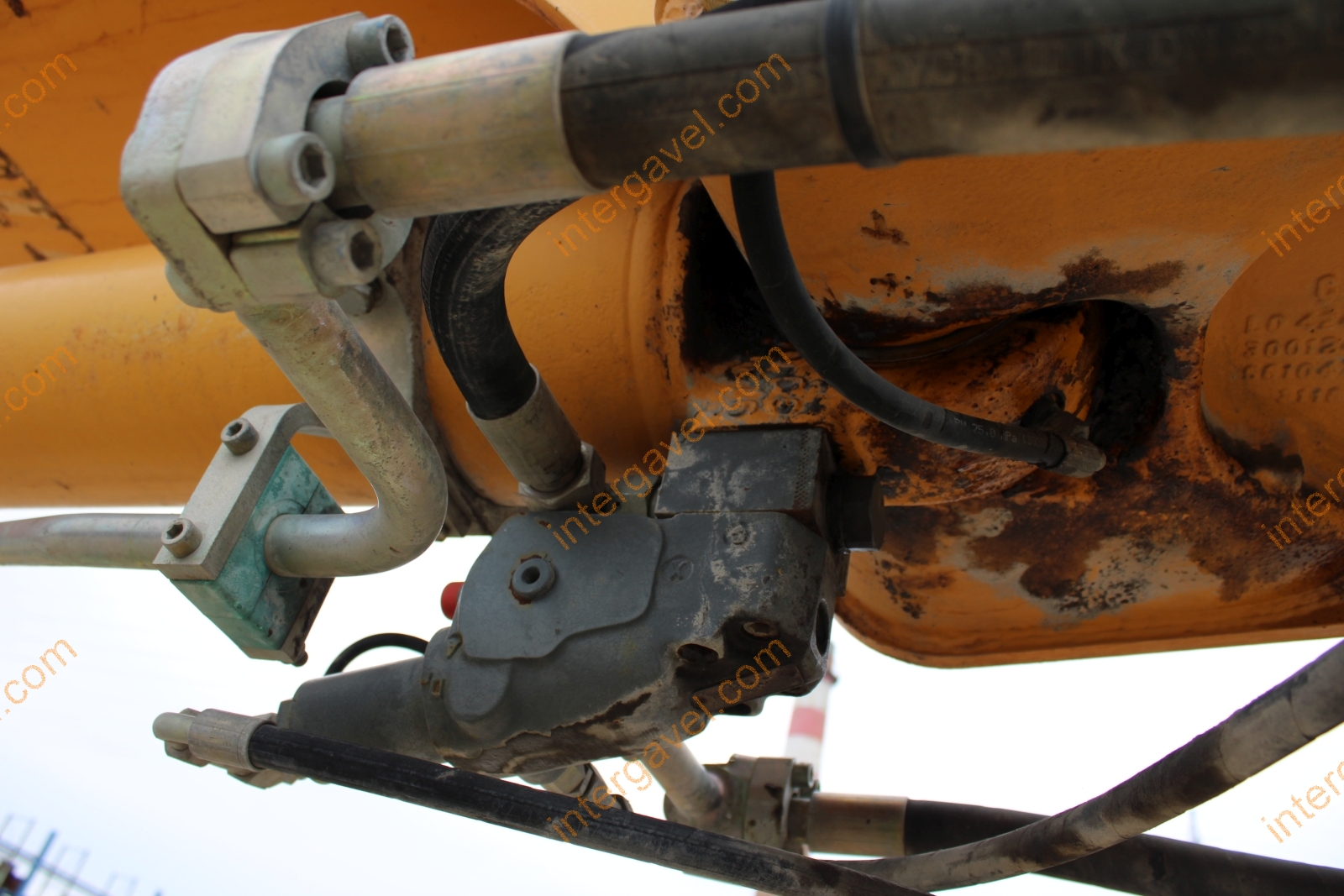 Hosszúgémű lánctalpas kotró – Liebherr 24