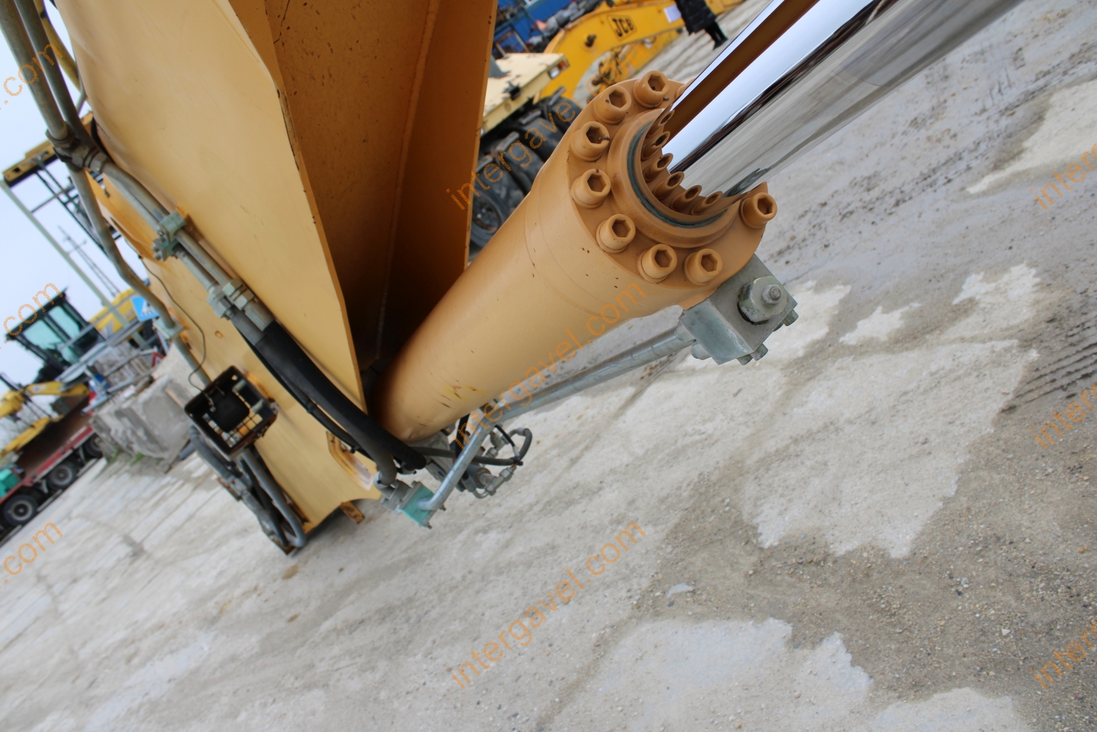 Hosszúgémű lánctalpas kotró – Liebherr 28